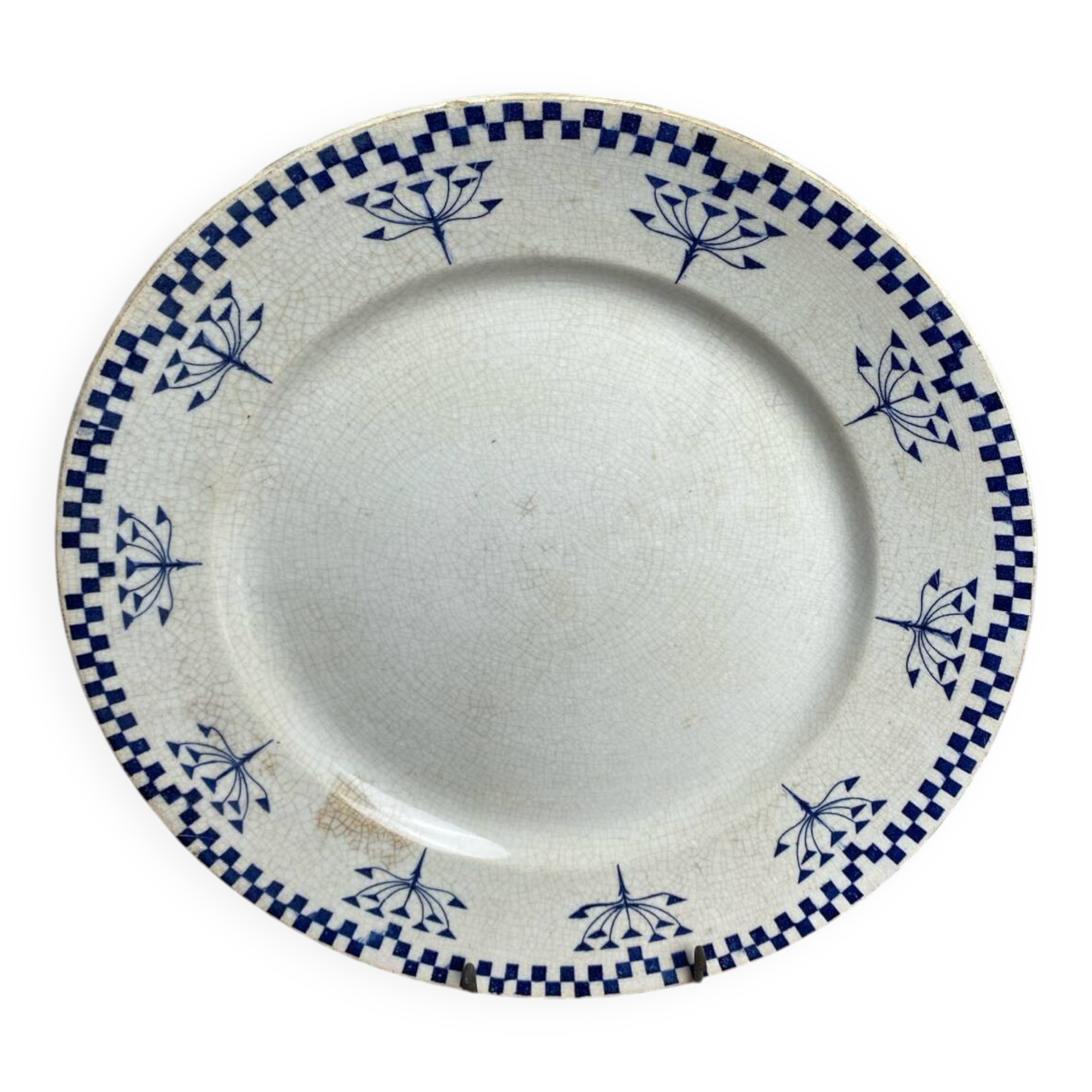 Round ironstone dish from Creil and Montereau