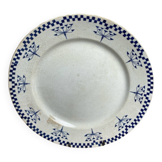 Round ironstone dish from Creil and Montereau