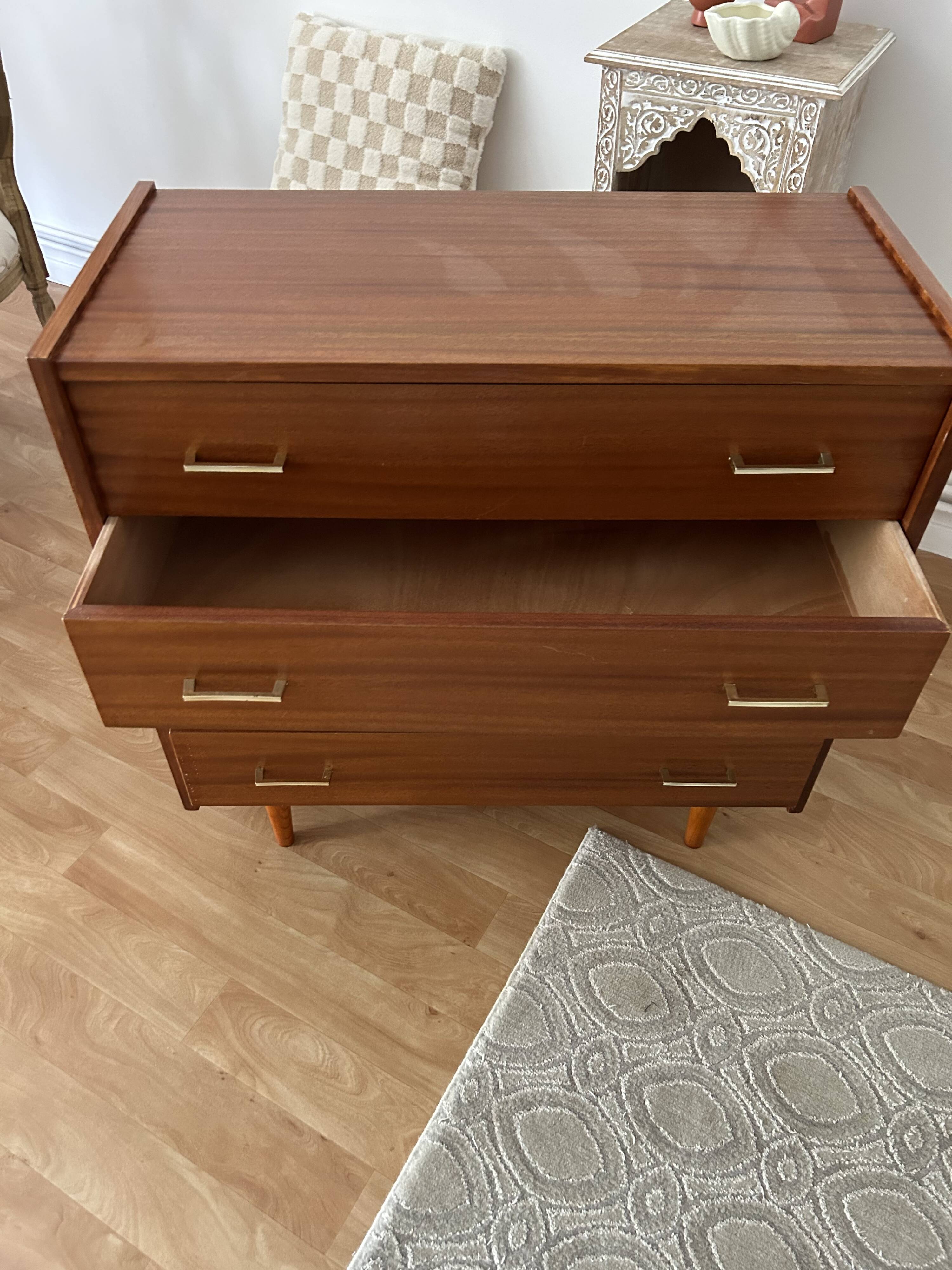 Vintage chest of drawers