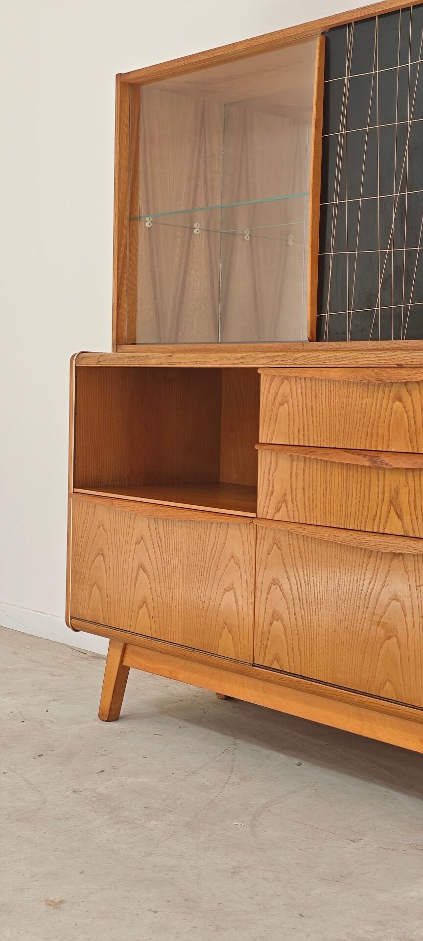 High buffet / Sideboard U 372 / 386 by B Landsman and H Nepozytek 60