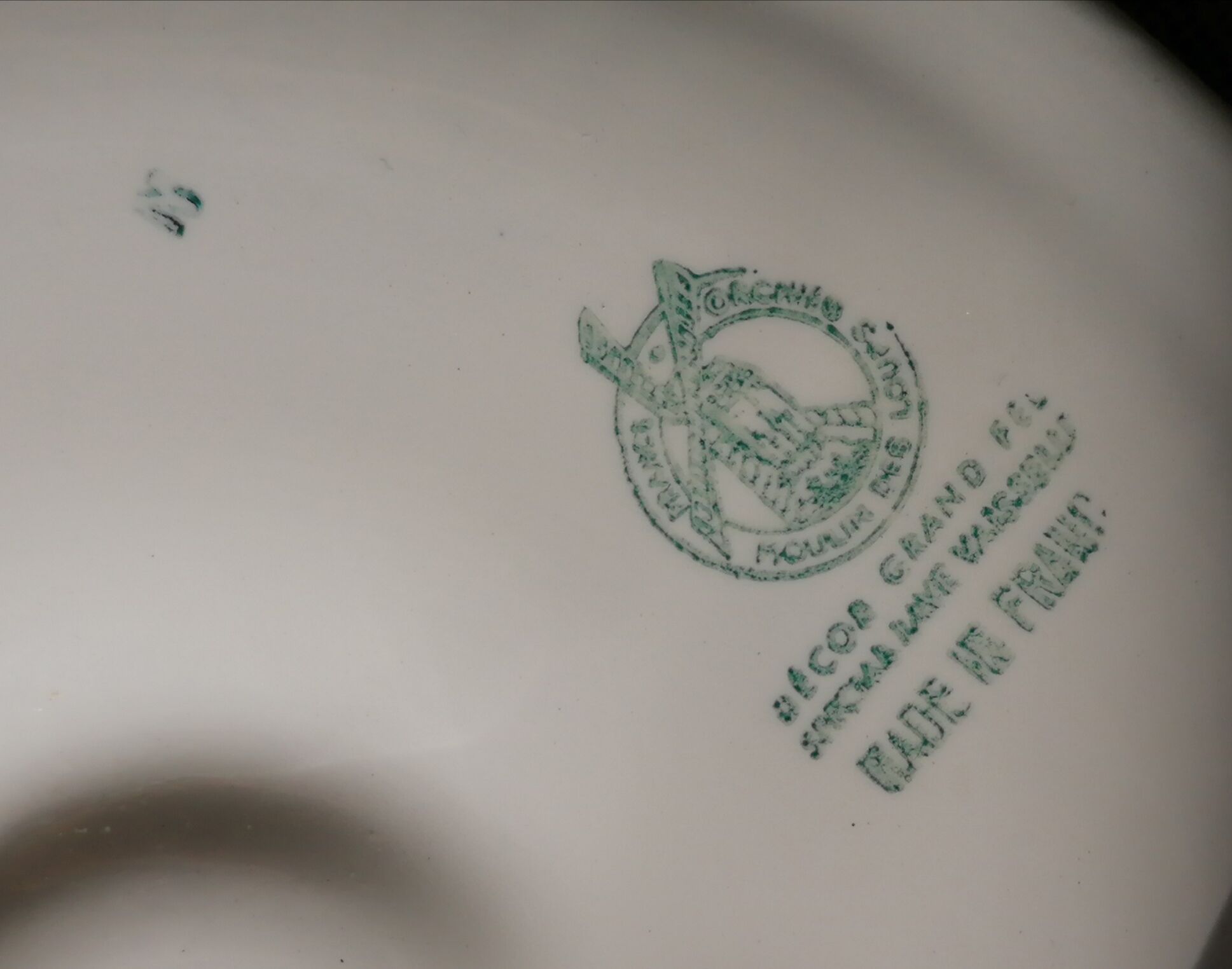 6 oyster plates decorated large fire, Orchies Moulin de loups, ceramic enamelled green