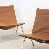 Paire de chauffeuses PK22 en cuir cognac par Poul Kjærholm pour E Kold Christensen