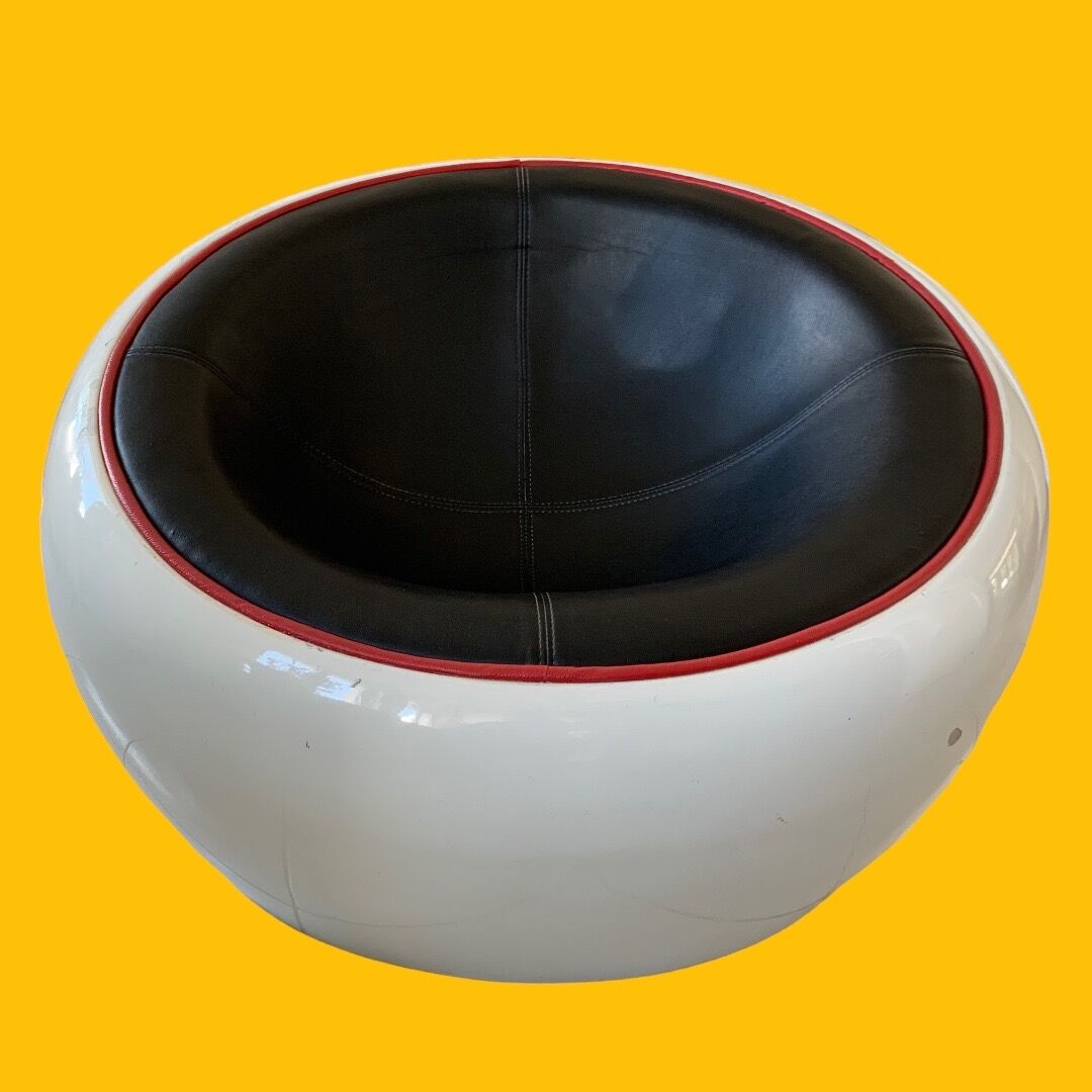 Egg Pod Ball chair unknown edition