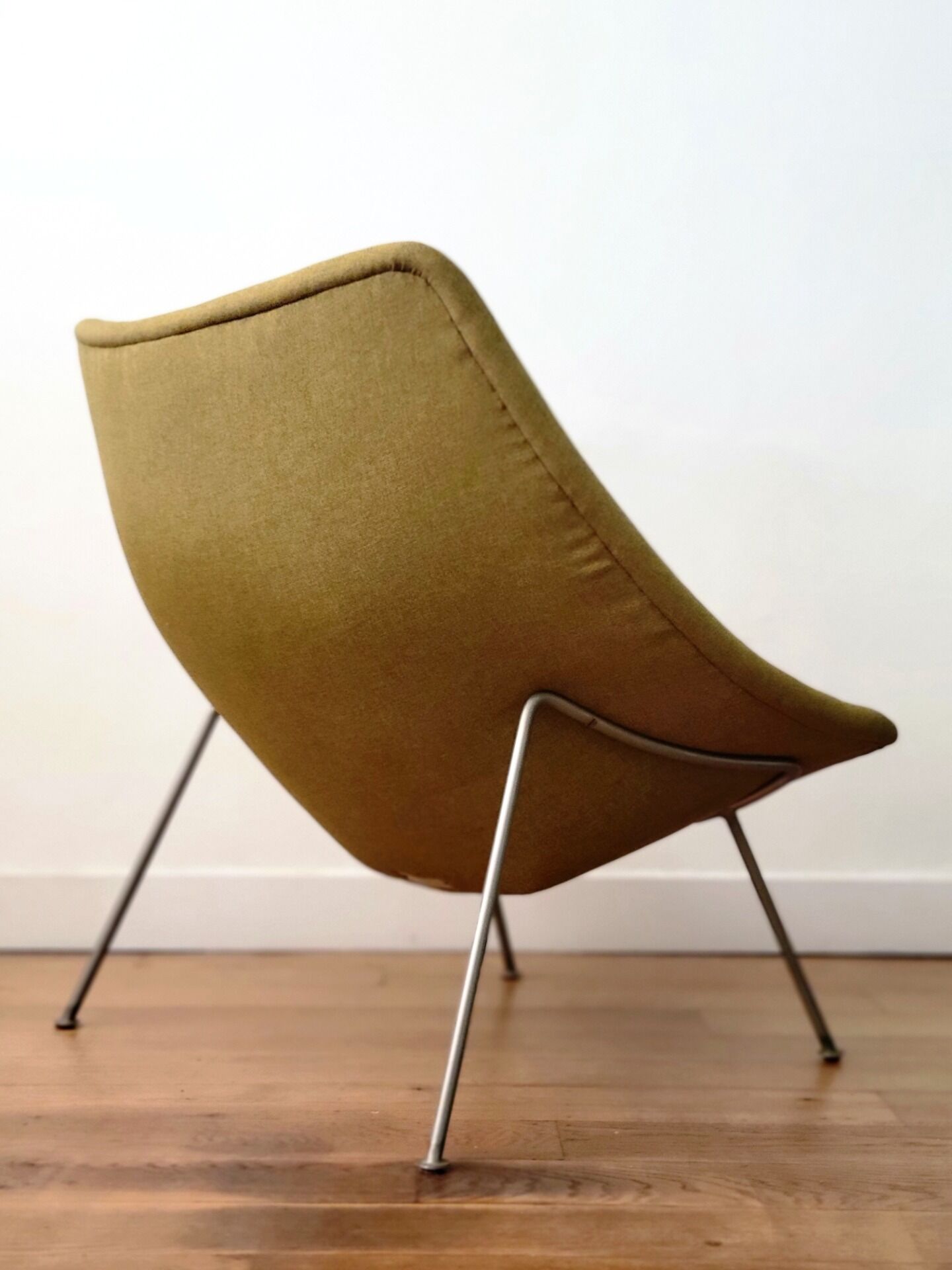 Fauteuil lounge Big Oyster F157 d'Artifort par Pierre Paulin