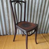 Curved wooden bistro chair