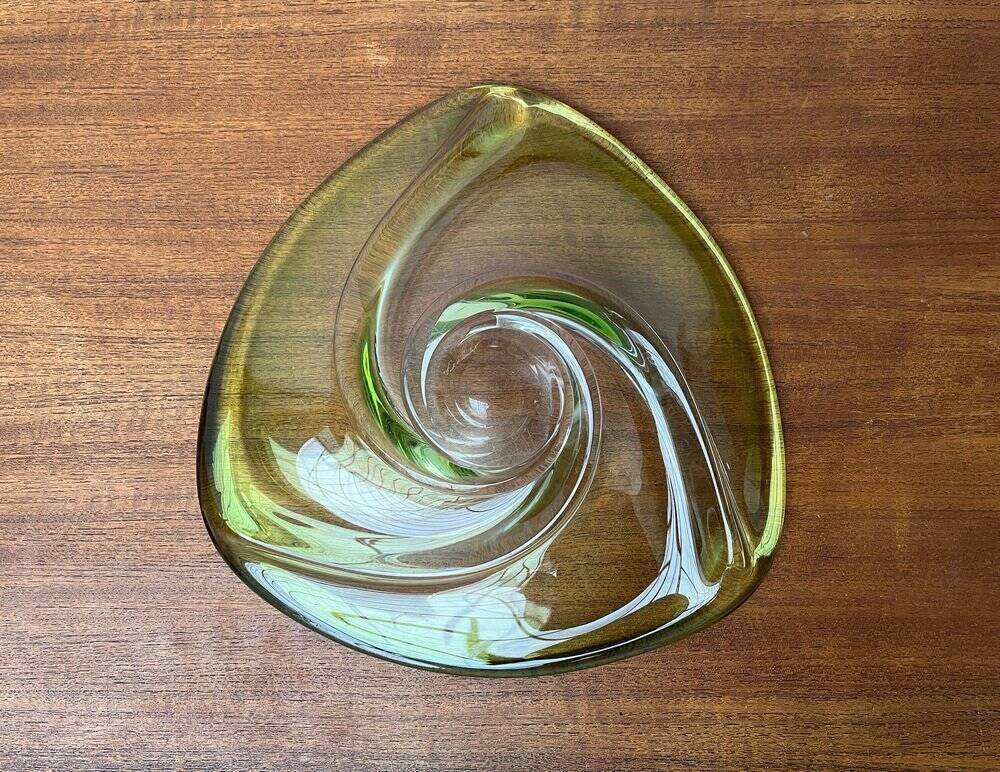 Mid-century modern crystal fruit bowl by Rene Delvenne for Val Saint Lambert, Belgium, 1960s.