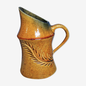 Ceramic pitcher Accolay