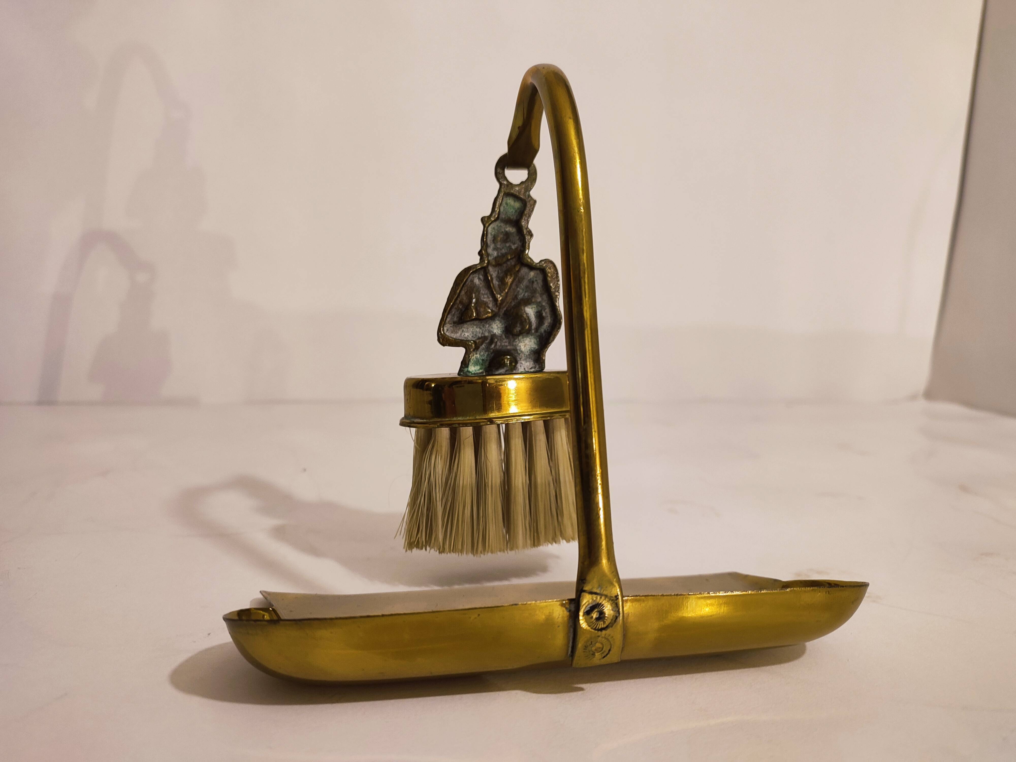 1/5 English brass crumb pickup