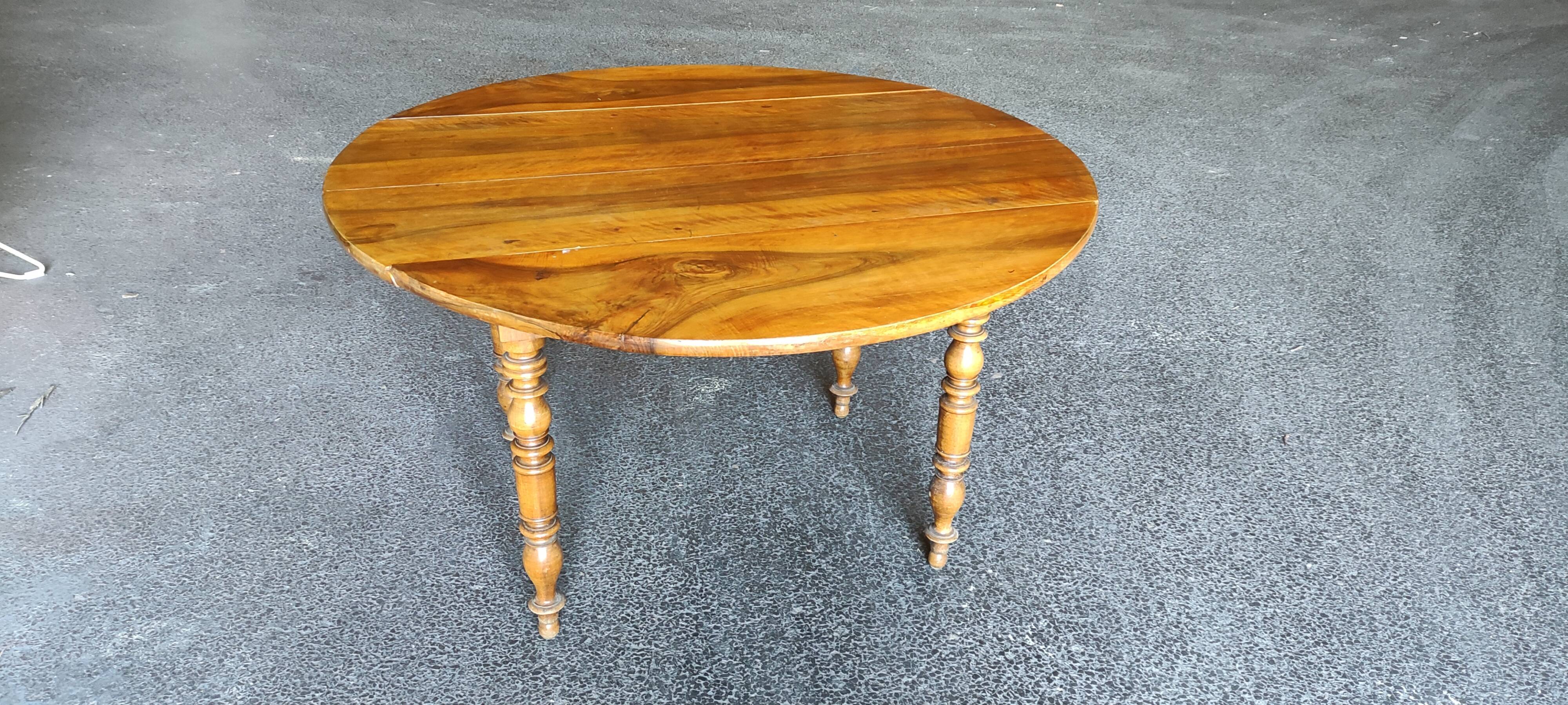 Round table with Louis Philippe shutters, walnut with two extensions.
