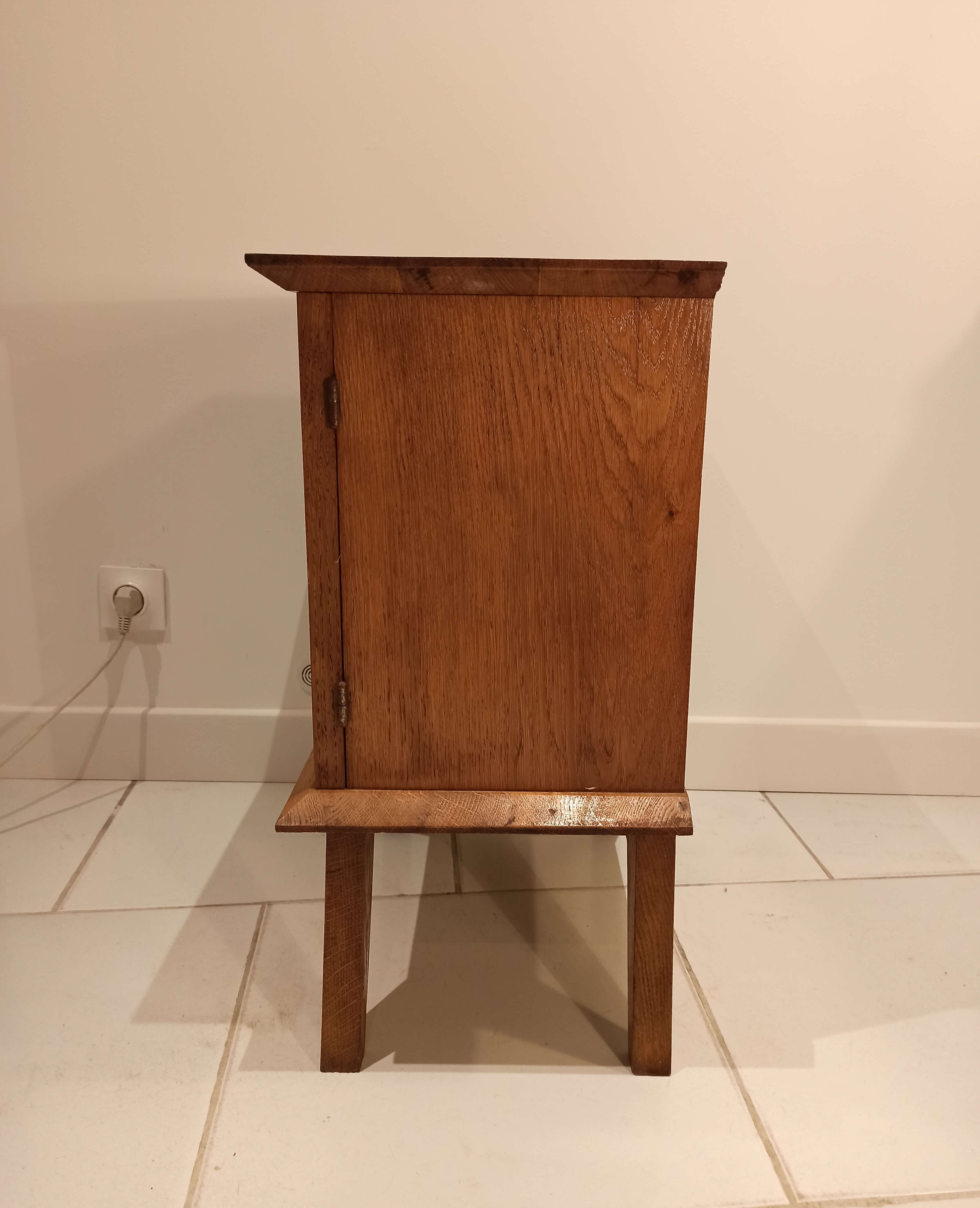 Chevet table de nuit vintage pieds compas et marquetteries bois massif