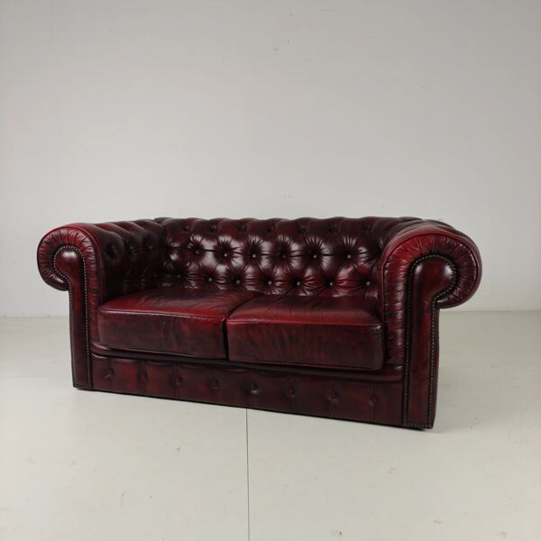 Canapé Chesterfield 2 places rouge – cuir bordeaux
