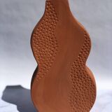 Vase plat en faïence rouge fait main creation artisanale