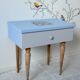 Chevet vintage relooké dessus bleu