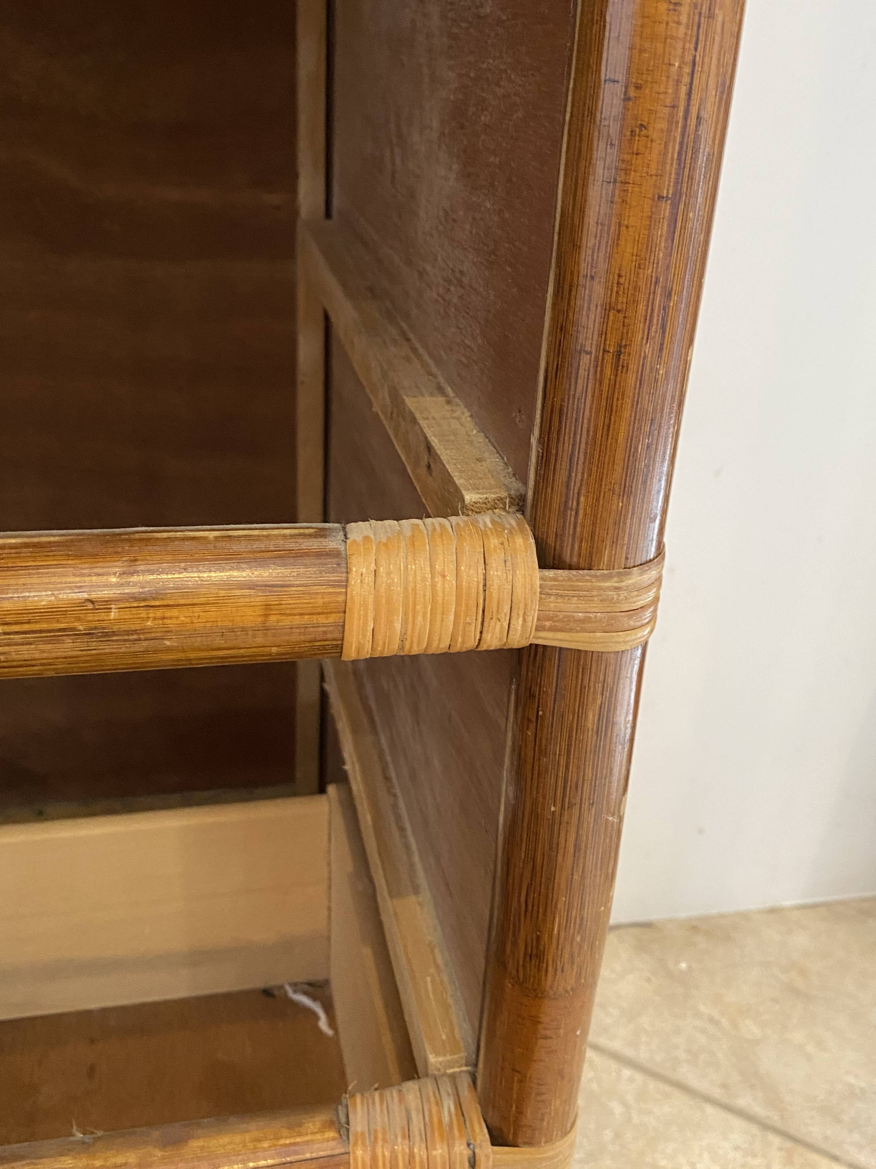 Commode 3 tiroirs en rotin, bambou et cannage, années 70