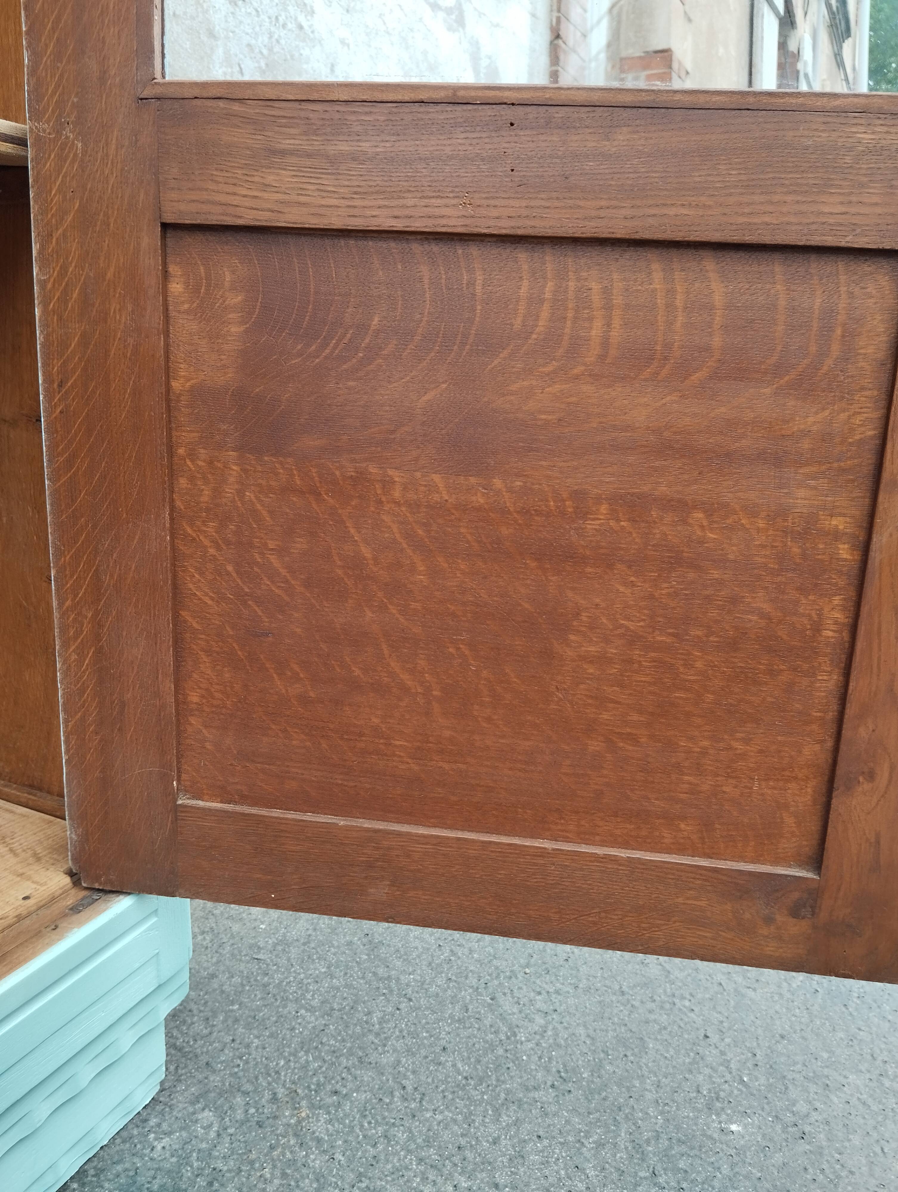 Parisian showcase cabinet year 30