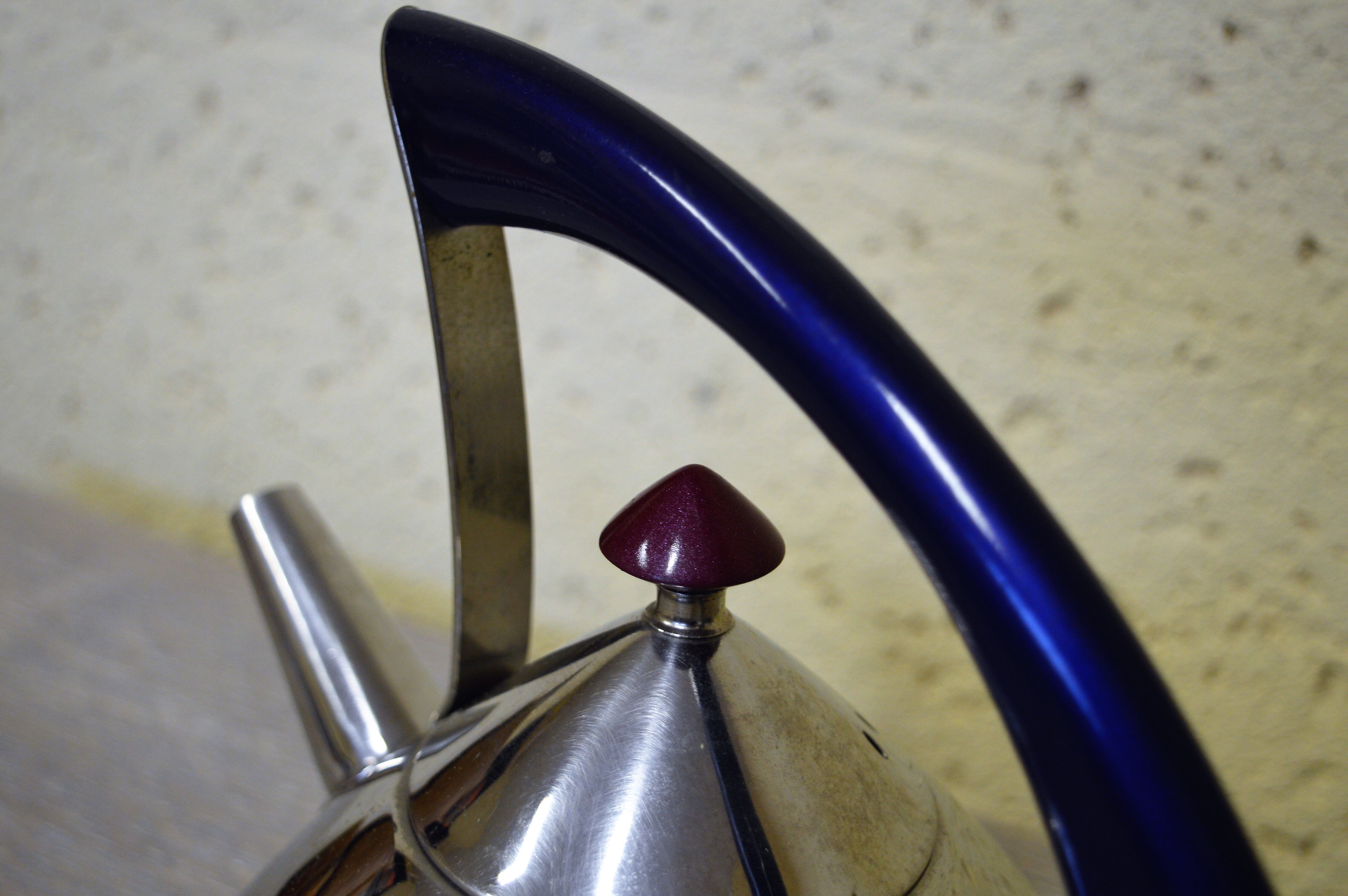 Metal kettle 80s