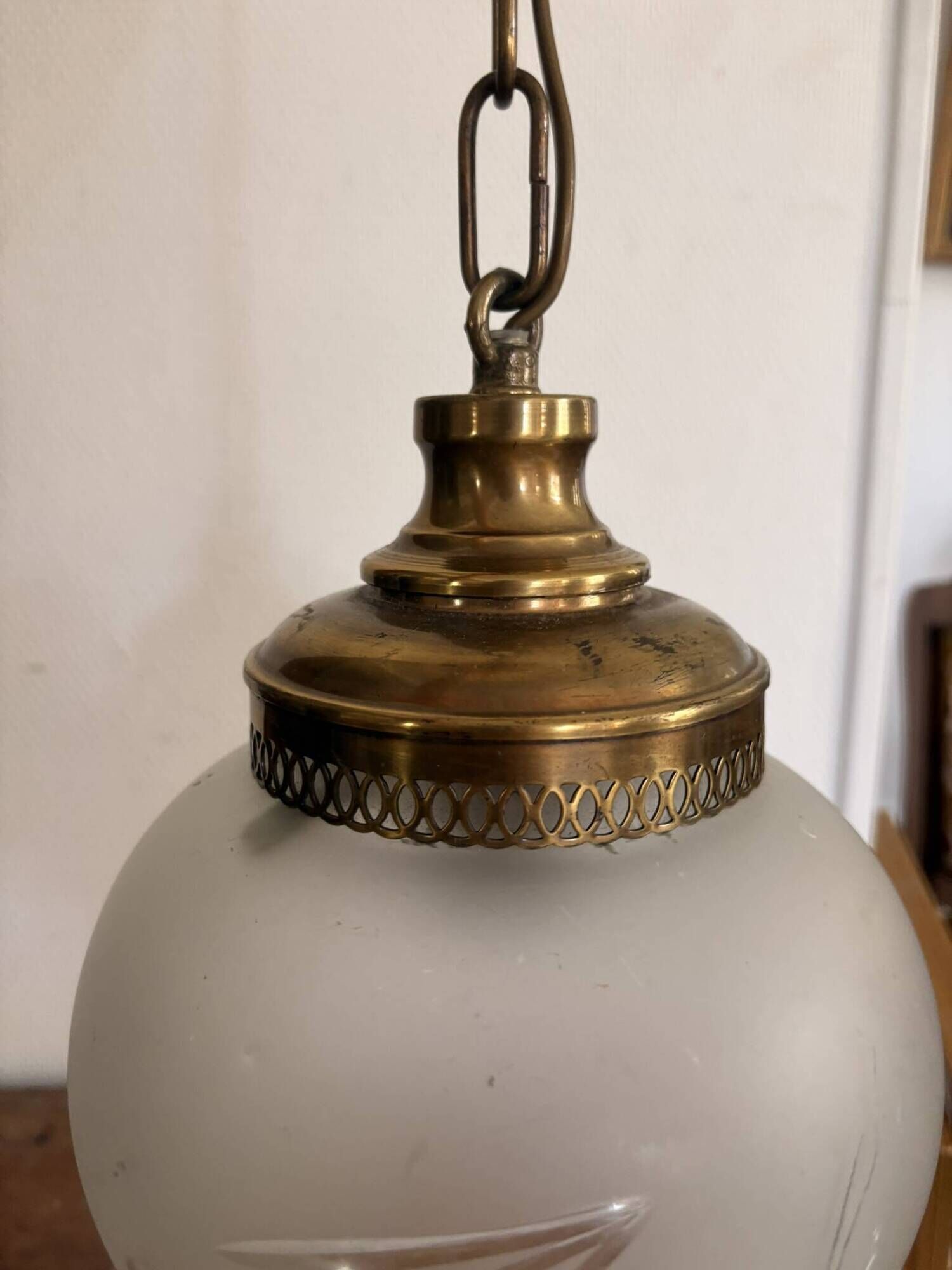 Suspension Luminaire Globe Frosted Glass Engraved Brass Art Deco Vintage