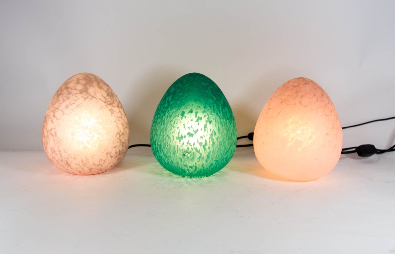 80's vintage light purple glass egg lamp