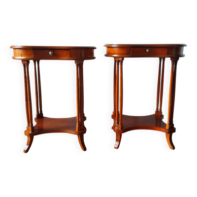 Paire de tables de chevet guéridons classique