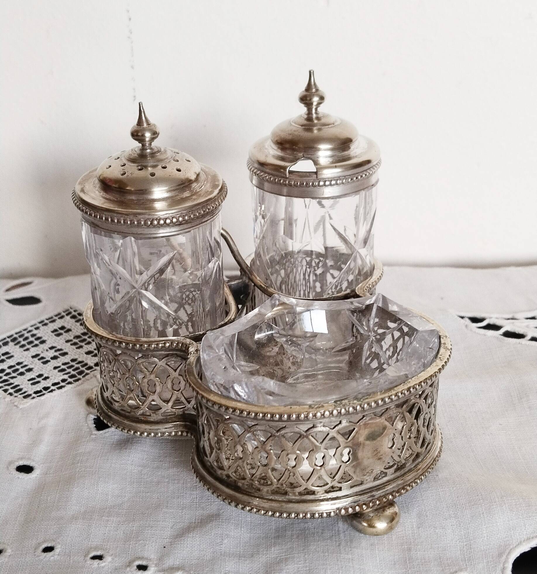 Salt, pepper and mustard shaker set in chiseled glass and silver metal