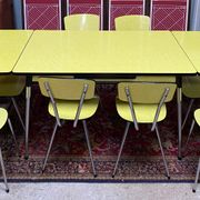 Ensemble formica jaune Roger Breton pour Tublac, table, 6 chaises, 2 tabourets, années 60