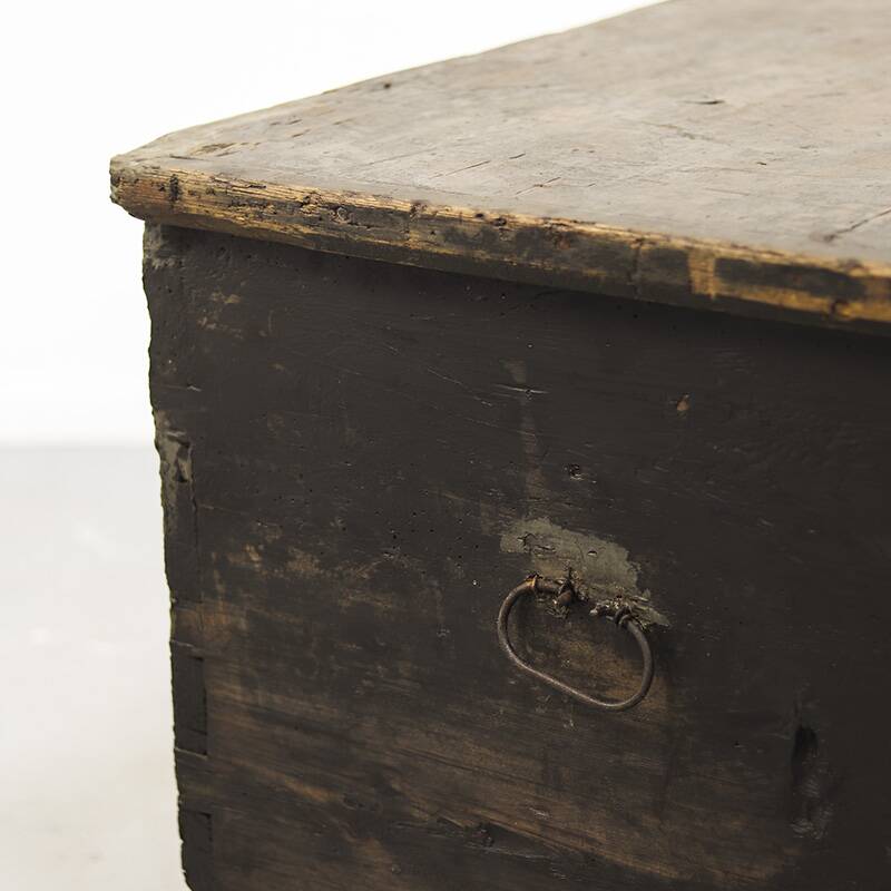 Coffre de mariée peint en art populaire