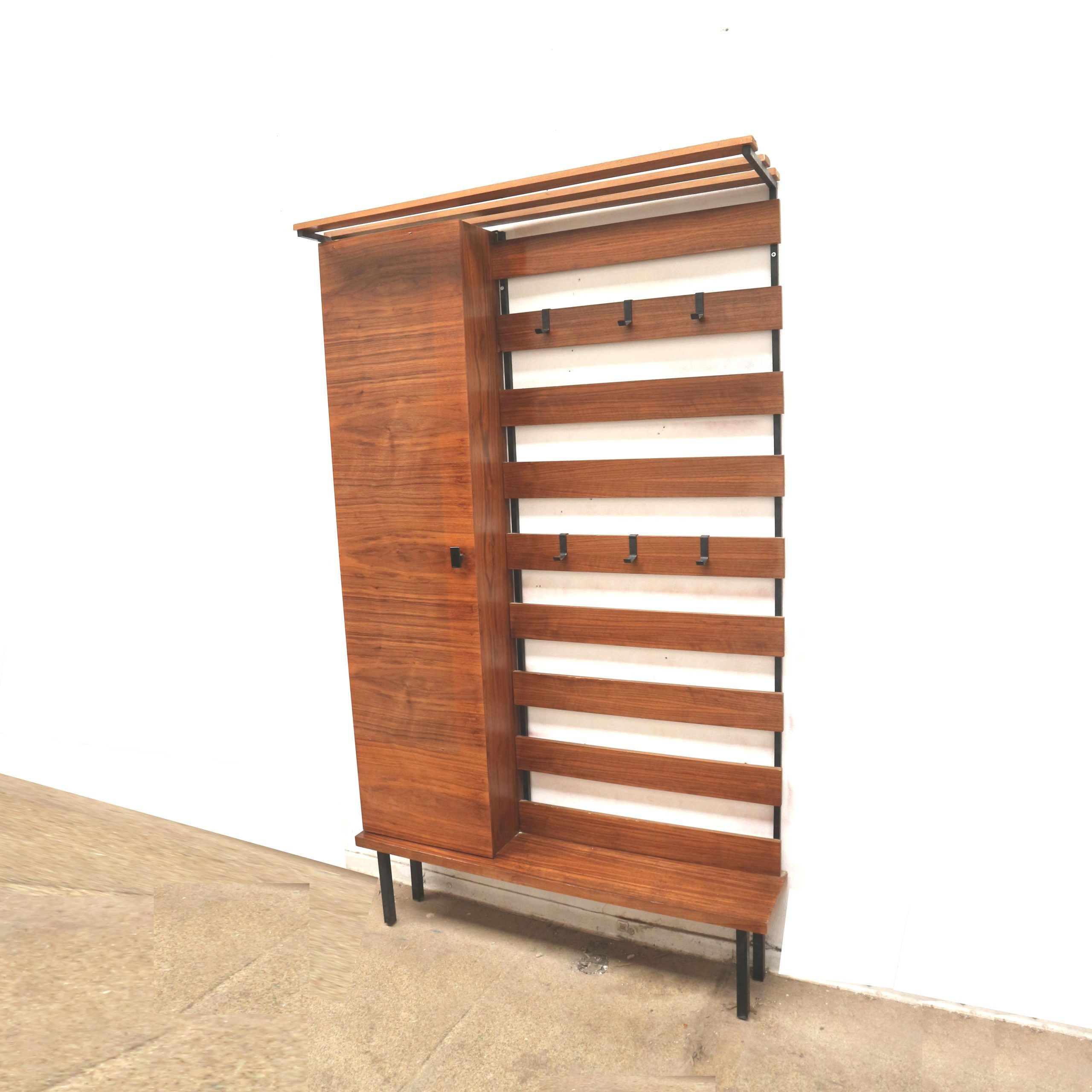 Cabinet de couloir vintage des années 1960 avec porte-manteau et meuble à chaussures.