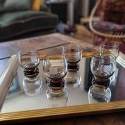 5 Engraved smoked glasses — 70s