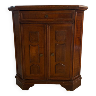 Petit buffet en bois