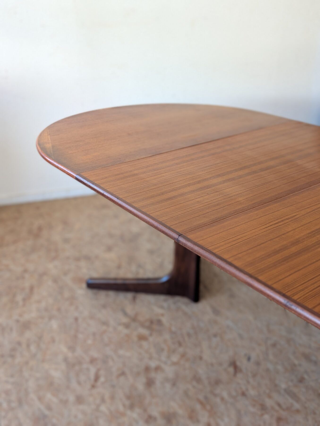 Scandinavian teak oval table from the 1960s, extendable up to 243 cm.