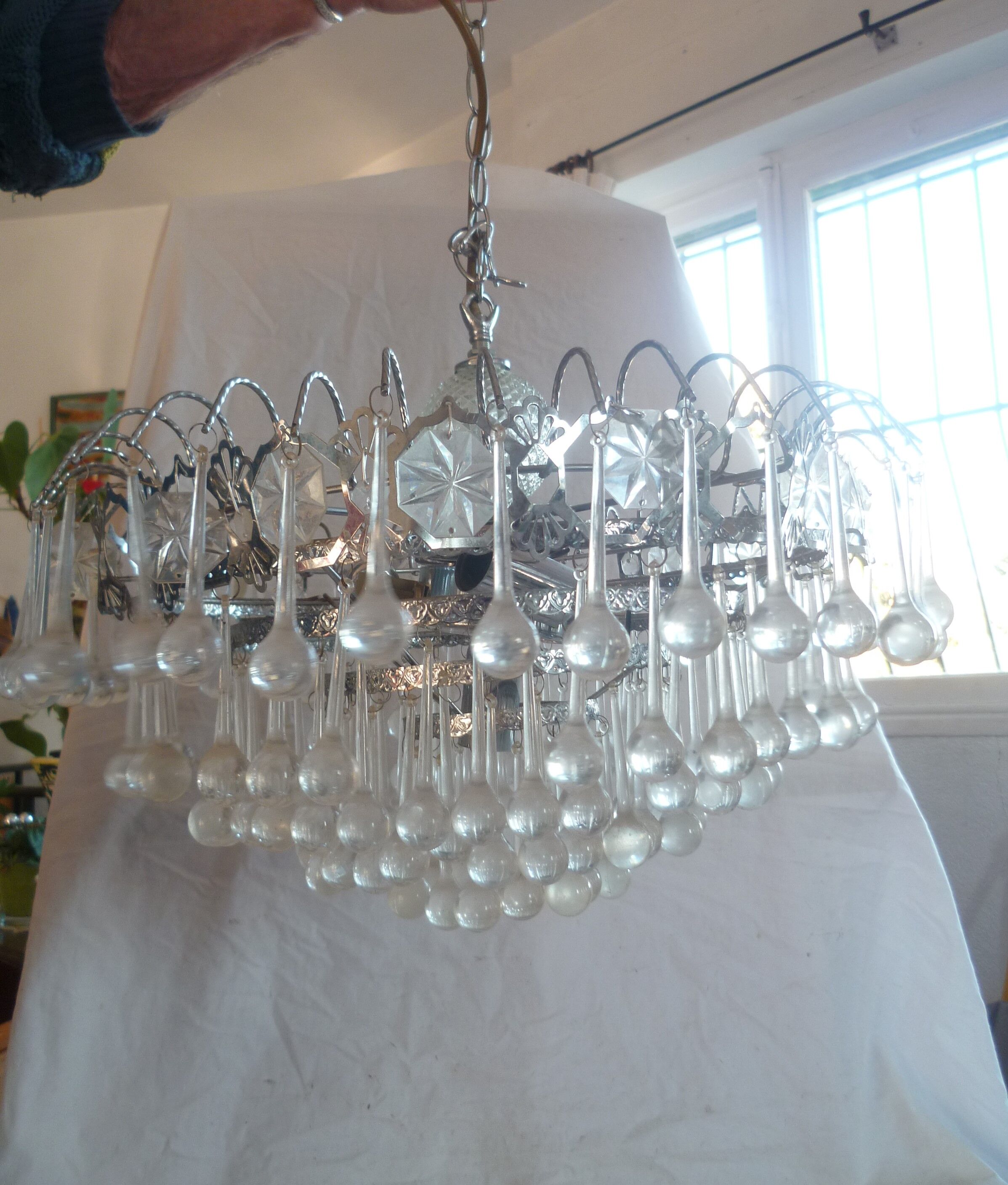 Round 3-light chandelier