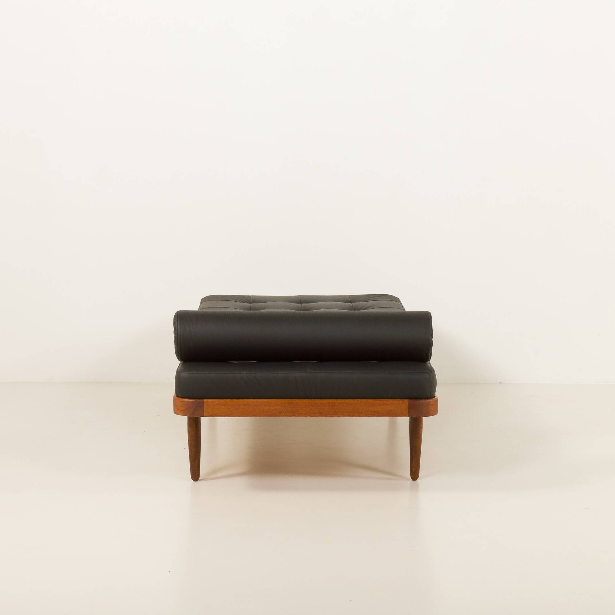 Danish vintage teak daybed in black leather | mid century modern | 1960s