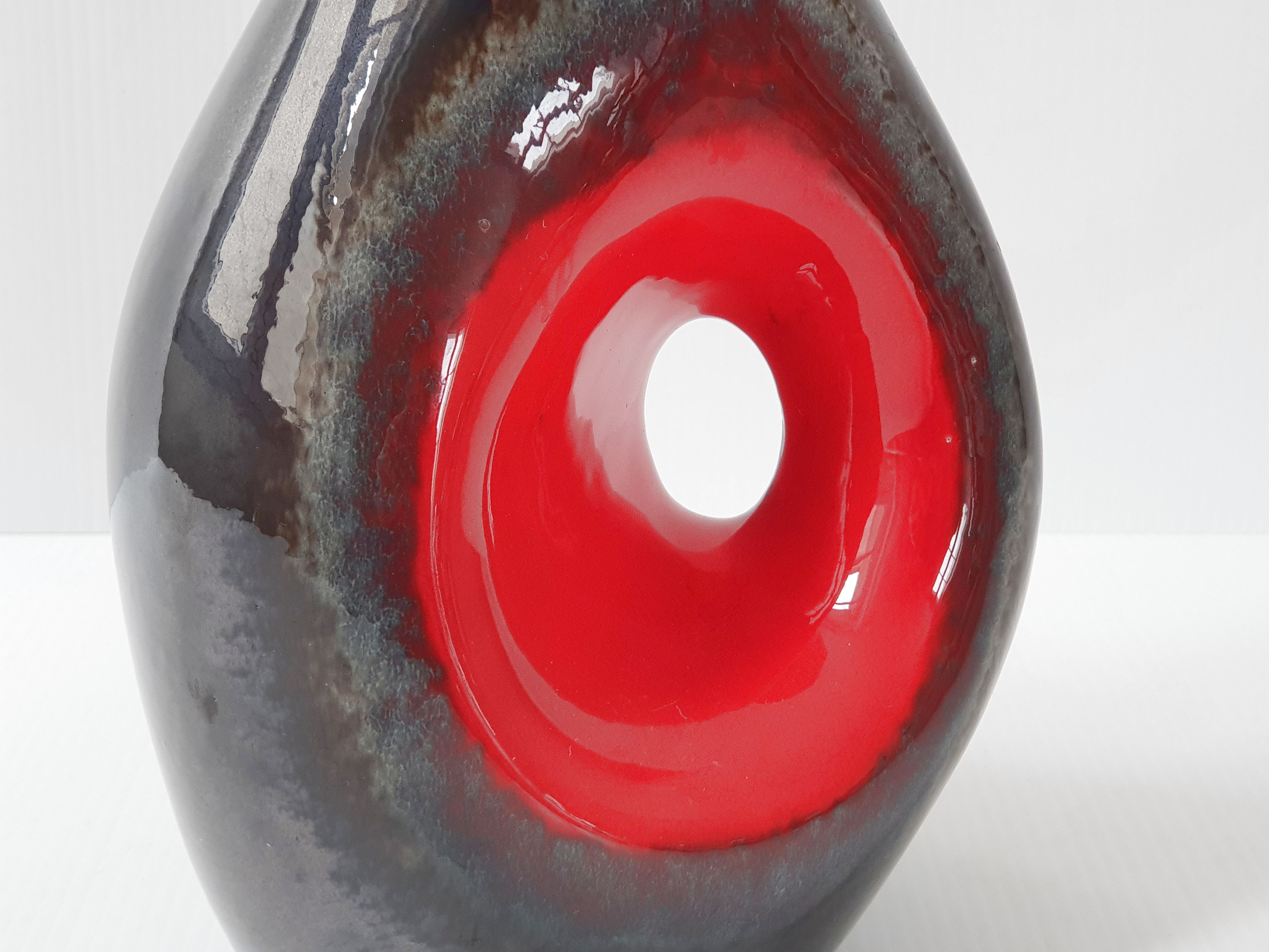 Vintage 1960 vase in pearly ceramic