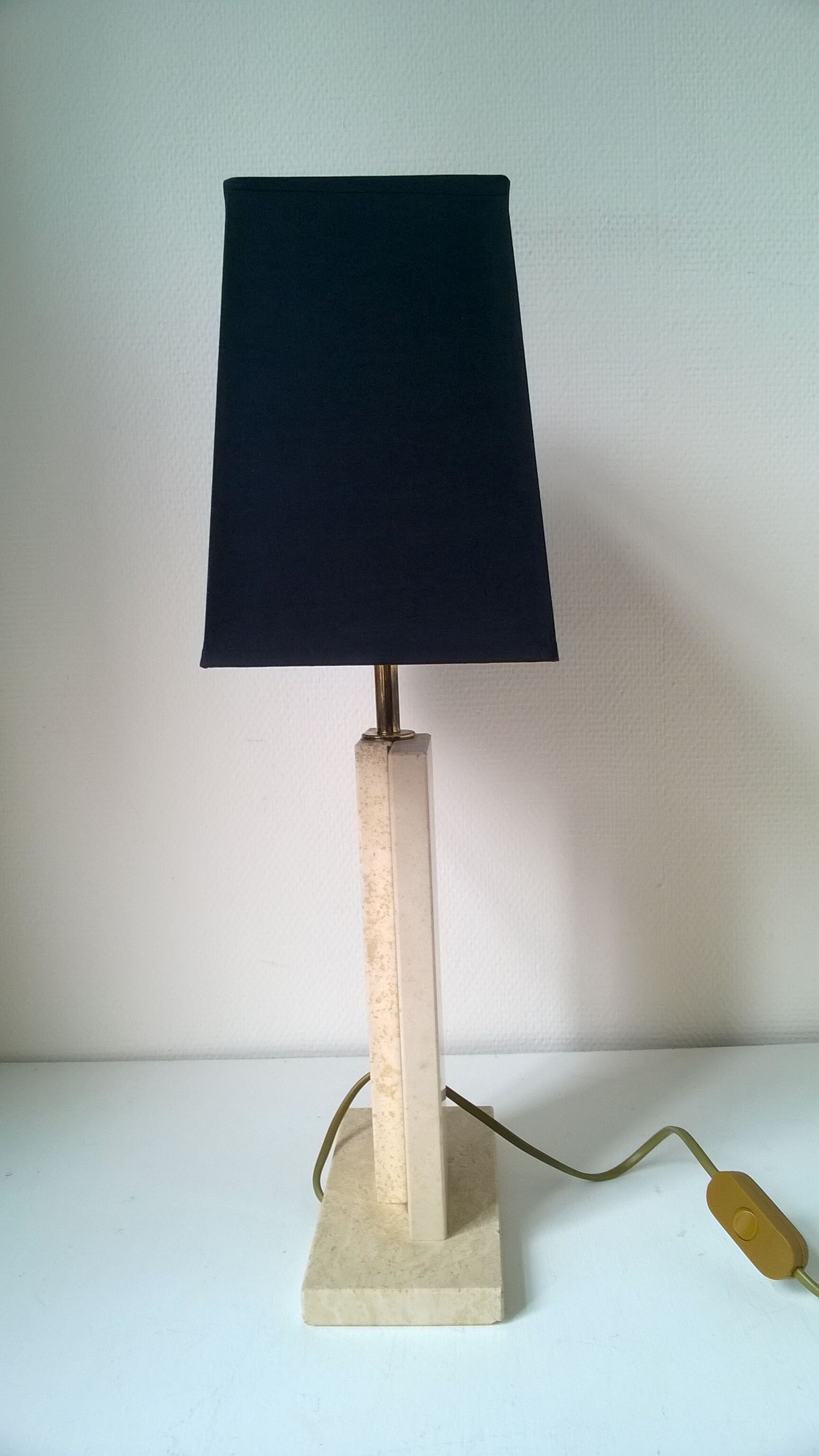 Lampe de table en travertin et laiton doré par Camille Breesch Belgique c. 1970