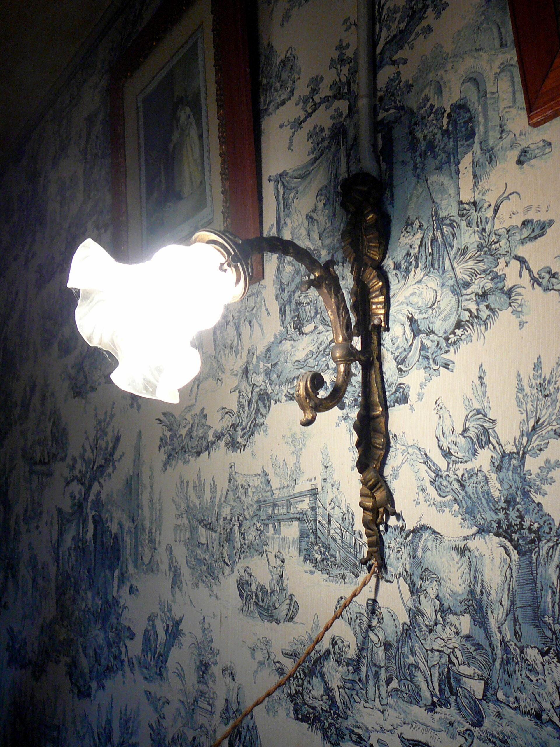 Bronze Tulip Sconce opaline 30 years