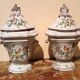 Paire de vases en faïence décorée, XVIIIe siècle, France