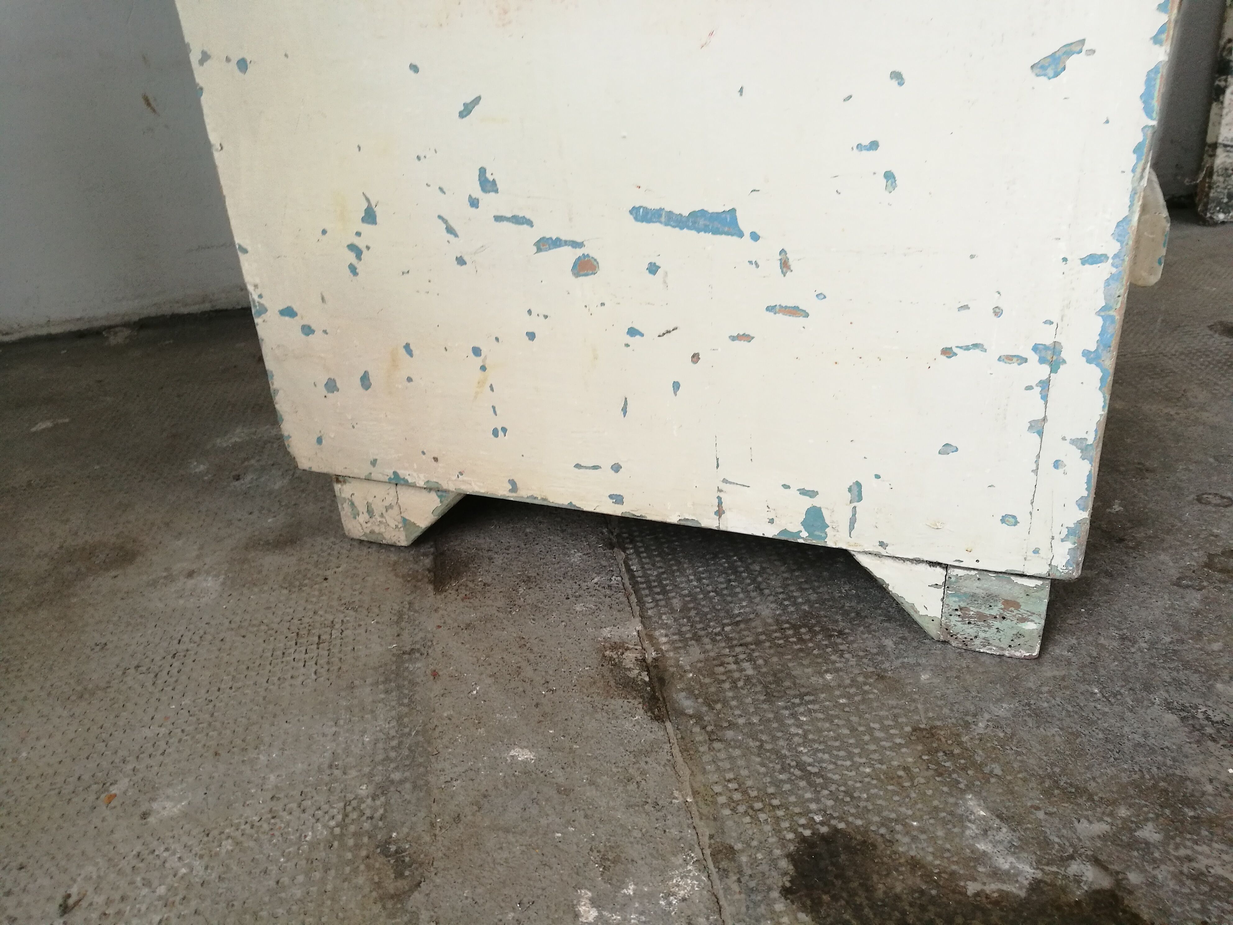 Workshop cabinet with drawers