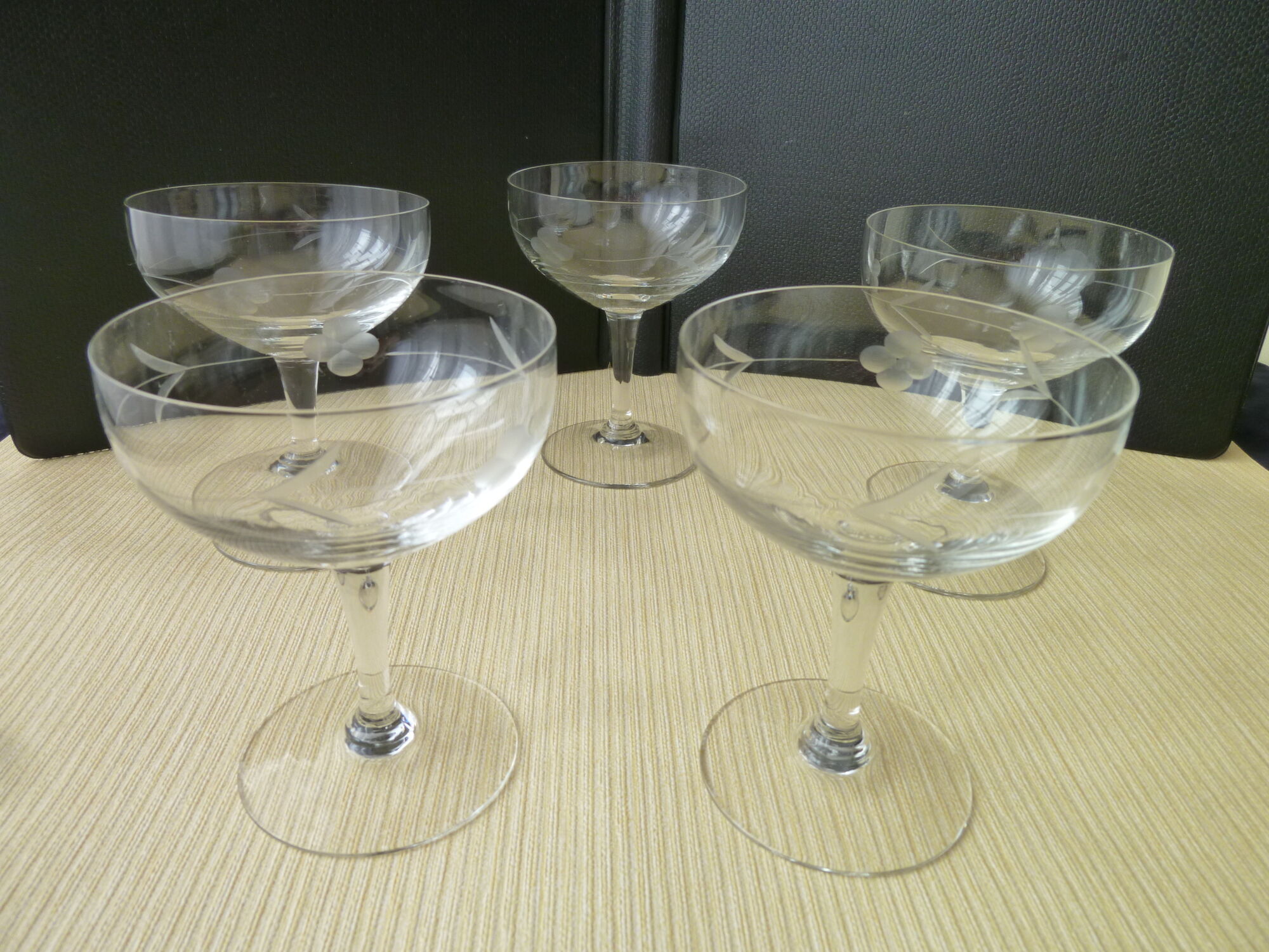 Set de 6 coupes à champagne vintage en verre moulé