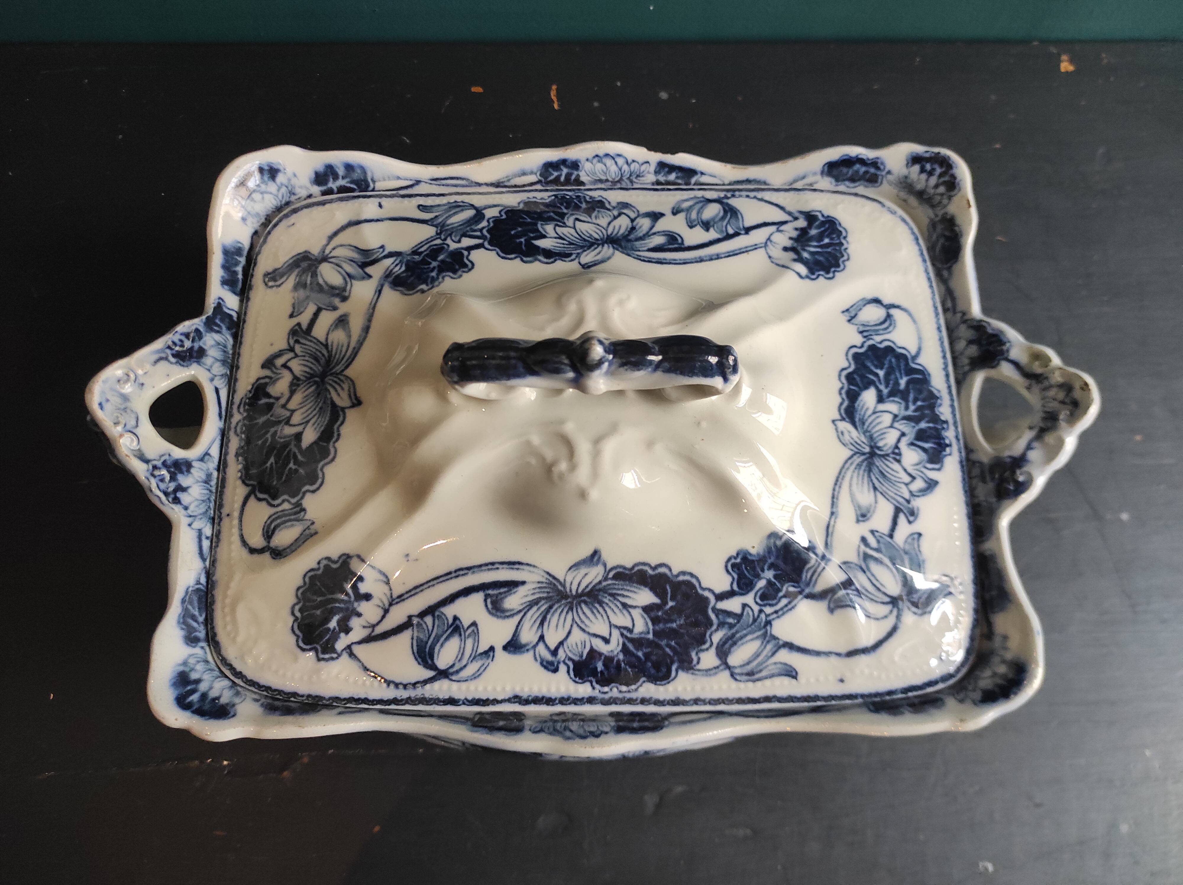 Set of 2 soup tureens, 19th century, Williams & Co. Crown china, Lily patte