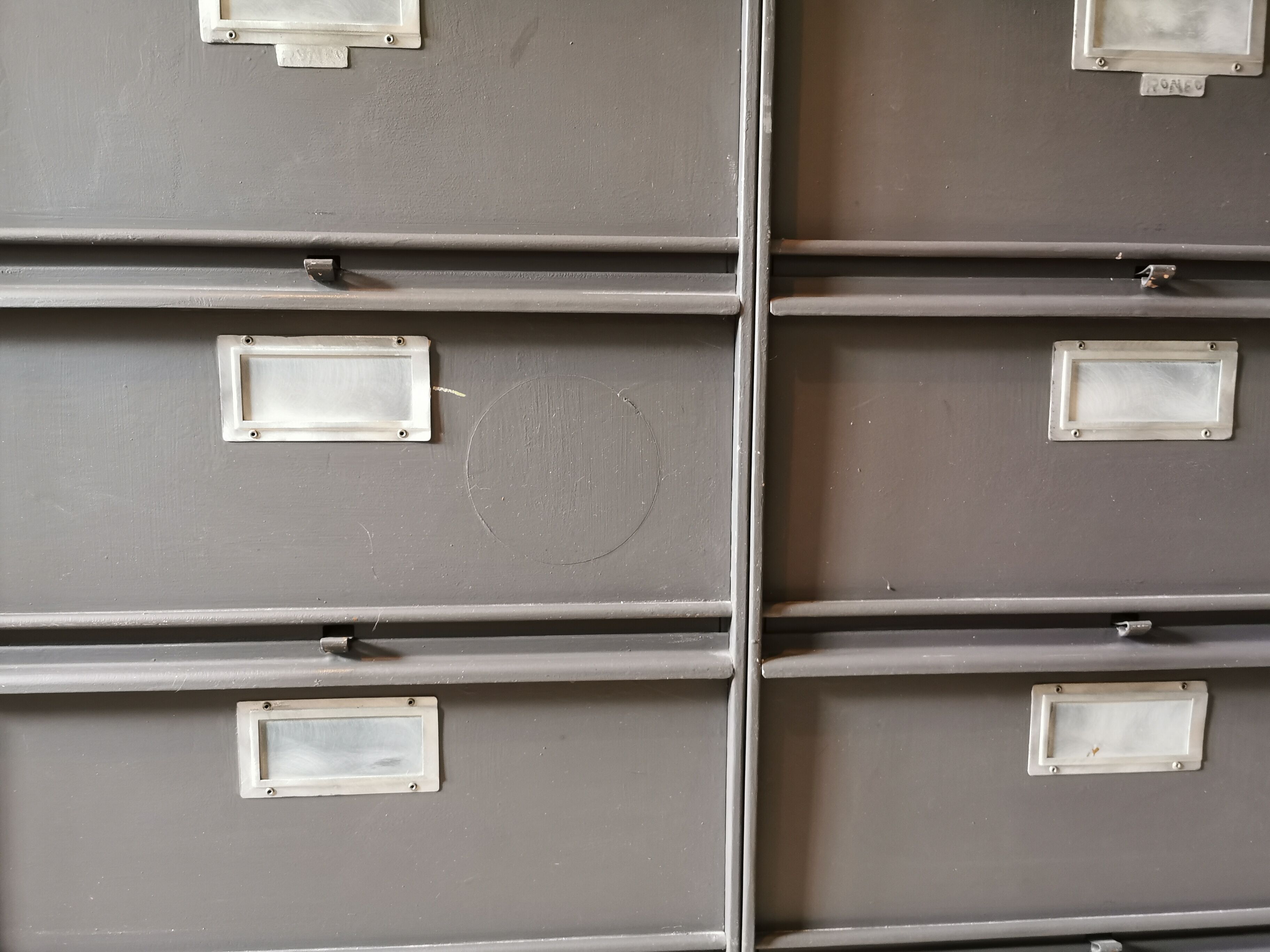 Industrial furniture with 10 metal lockers “Ronéo”