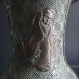 Ancien vase balustre chinois bronze cornet immortels Chine XIX
