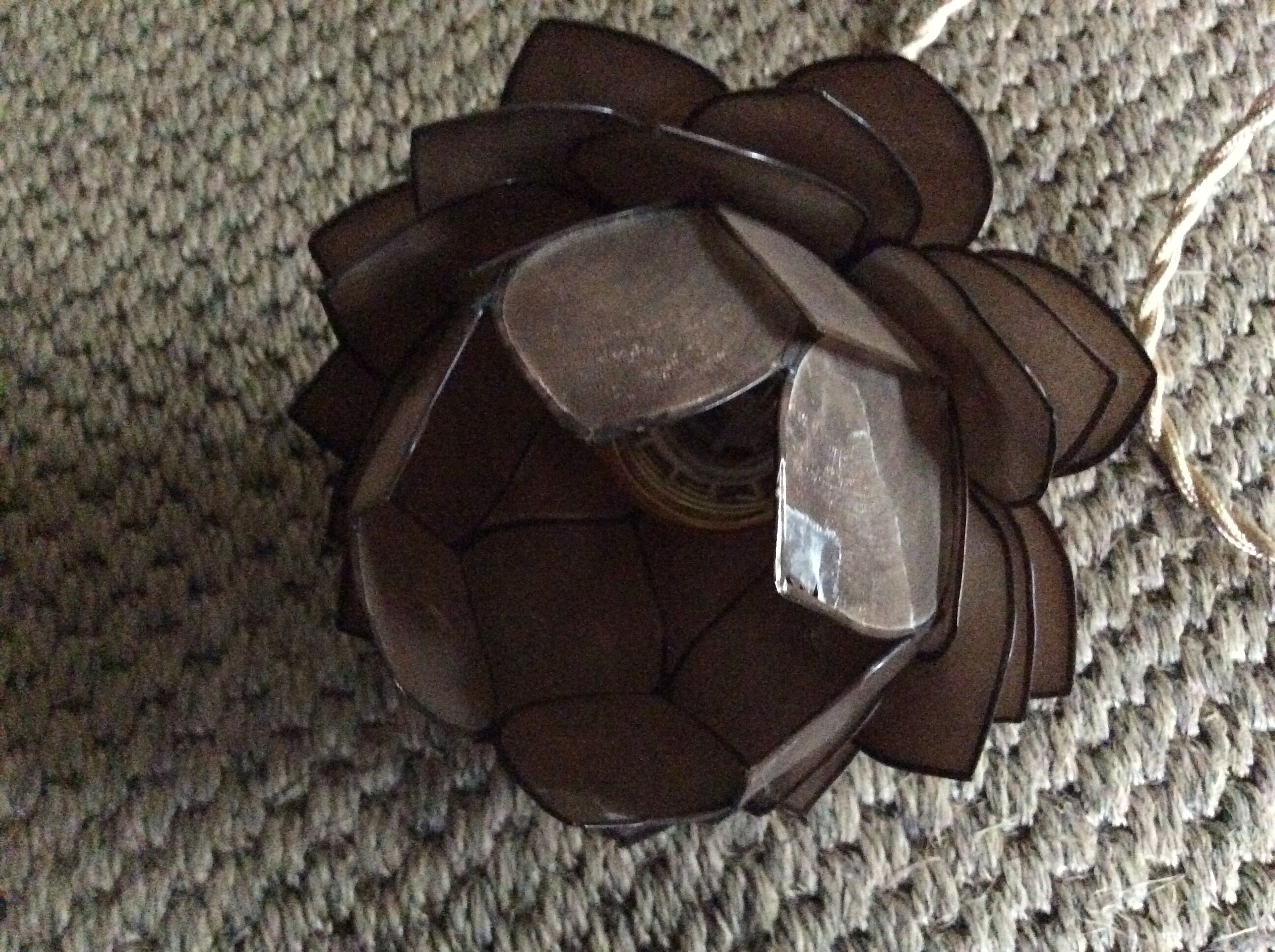 Mother-of-pearl suspension