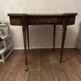 kidney-shaped coffee table