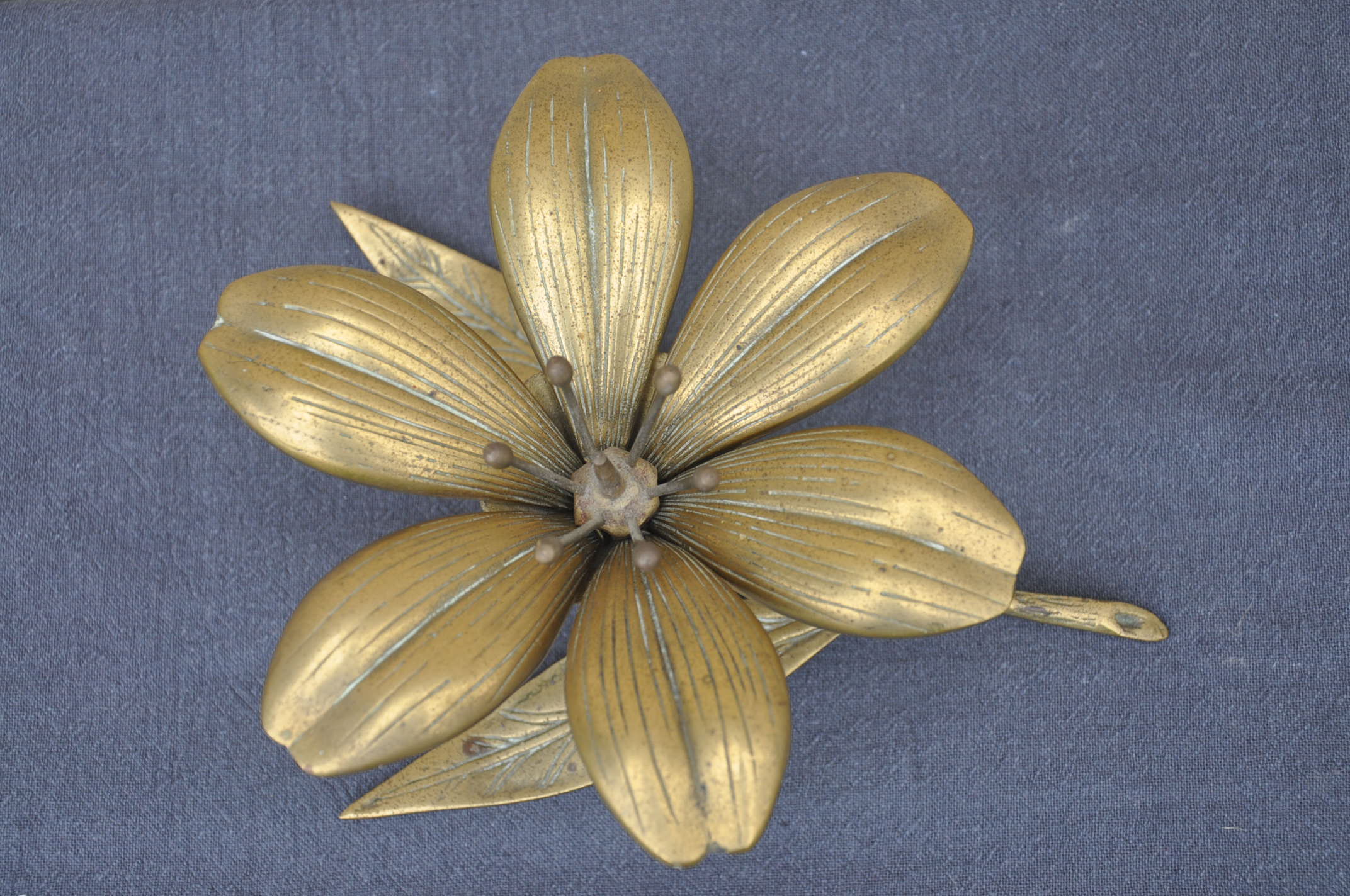 Fleur cendrier en laiton vintage