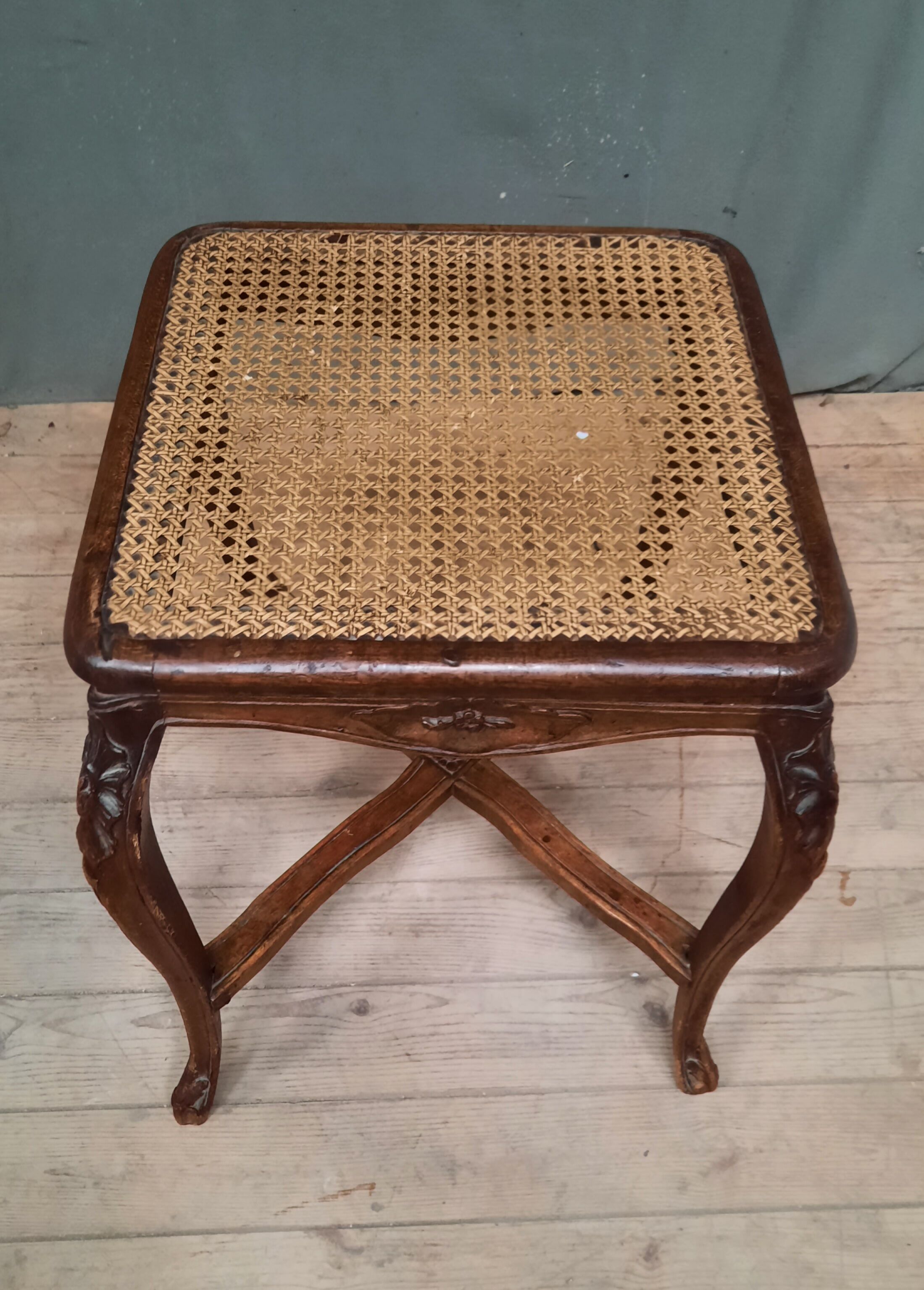 Eighteenth period canned pouf