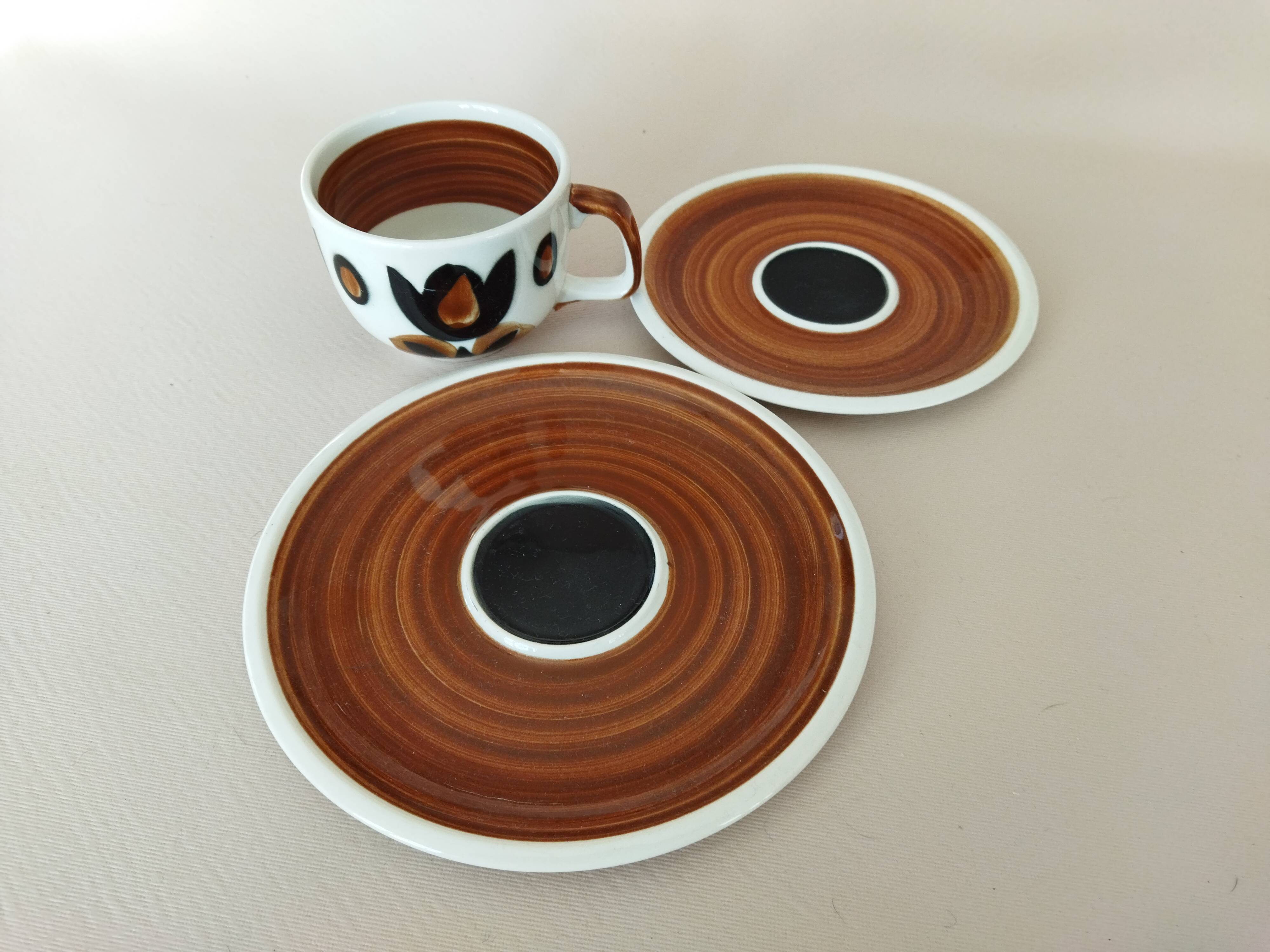 6 cups and cake plates Kimono Boch La Louvière