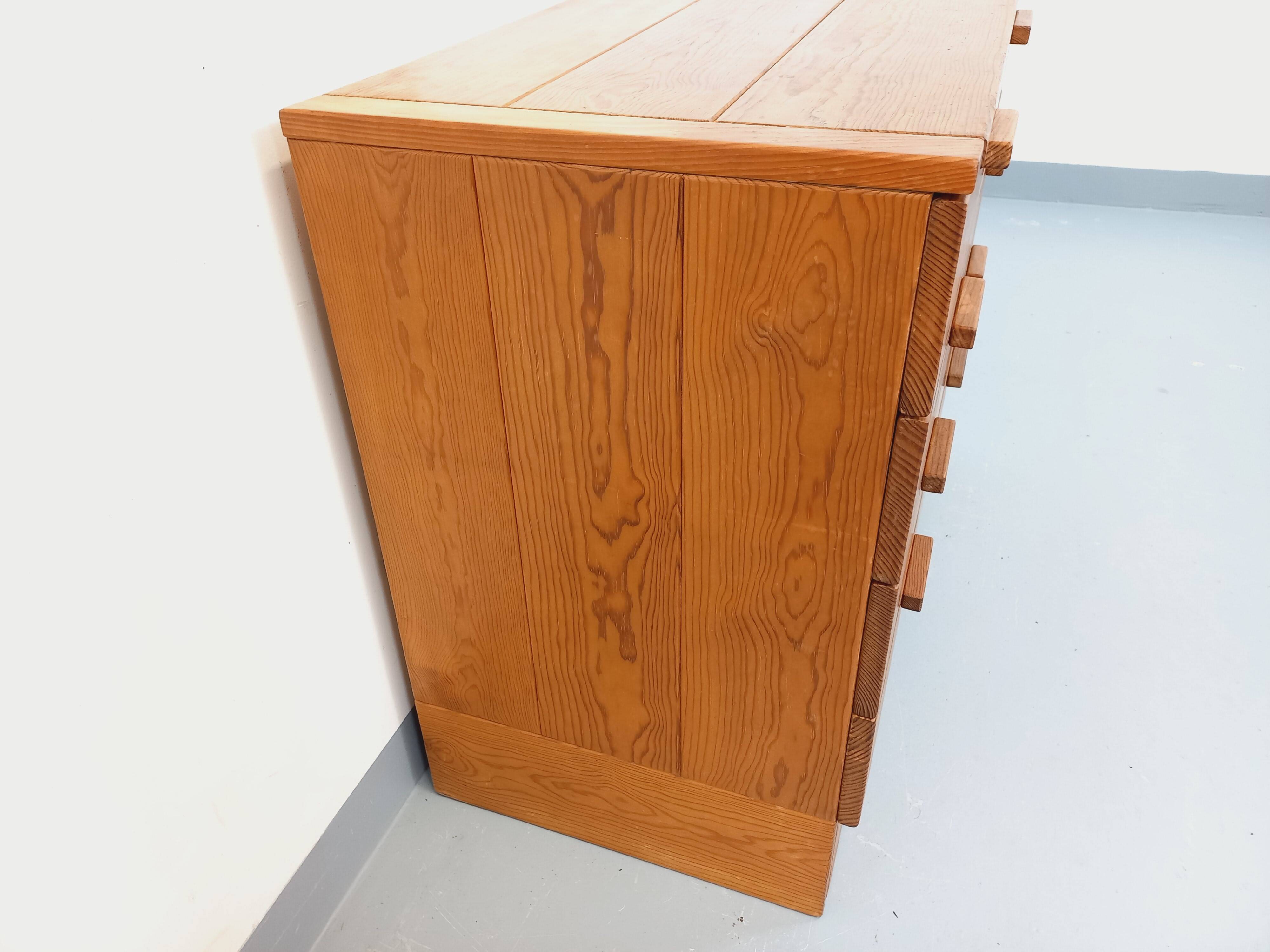 Vintage pine chest of drawers from the 1970s.