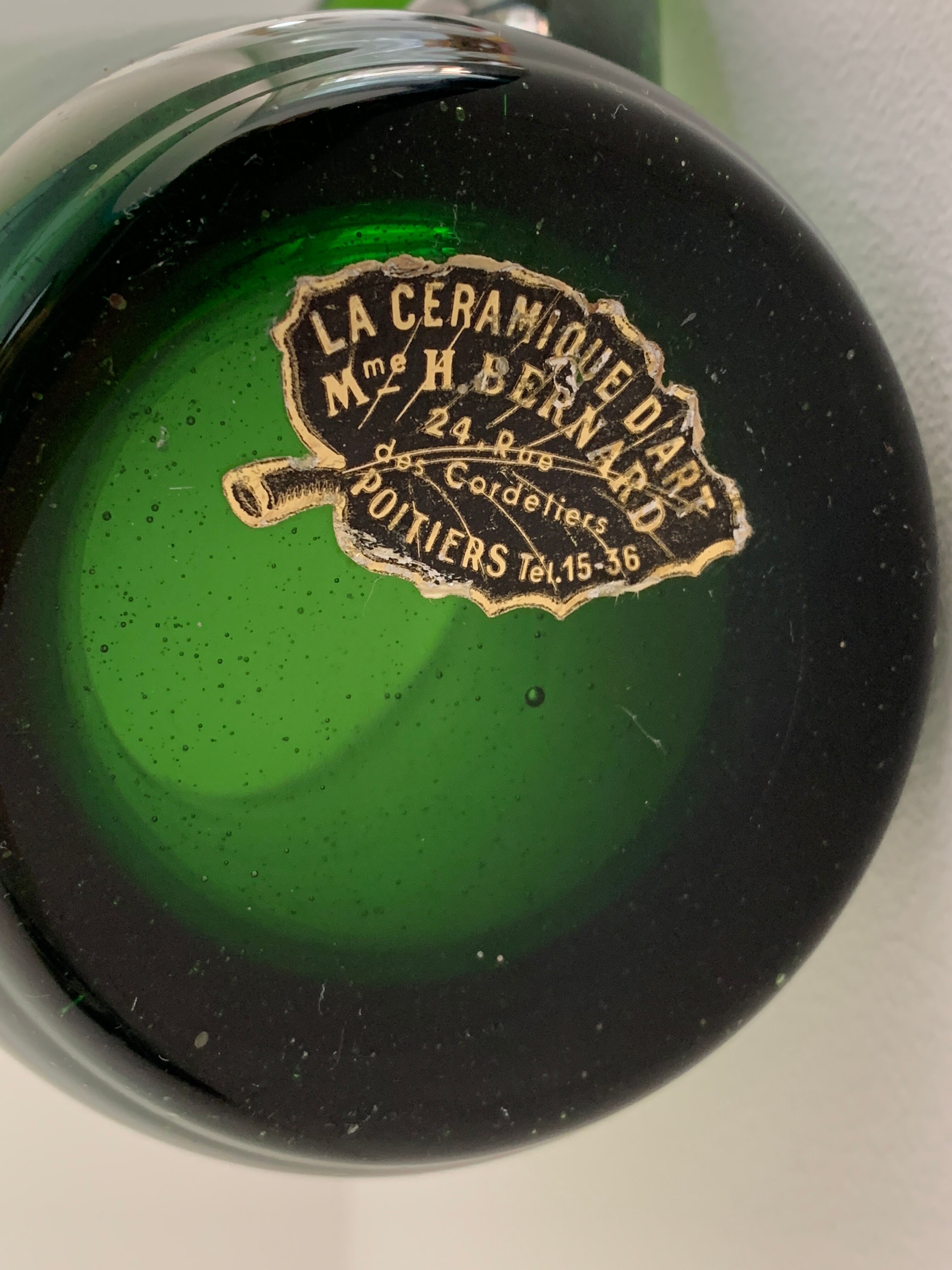 Carafe et 6 verres en verre vert bullé