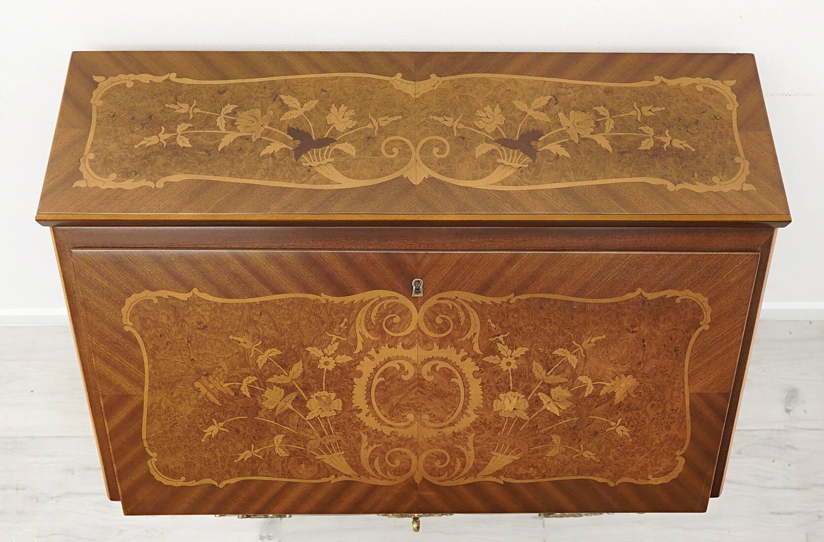 Antique and antique desk, marquetry. After professional renovation.