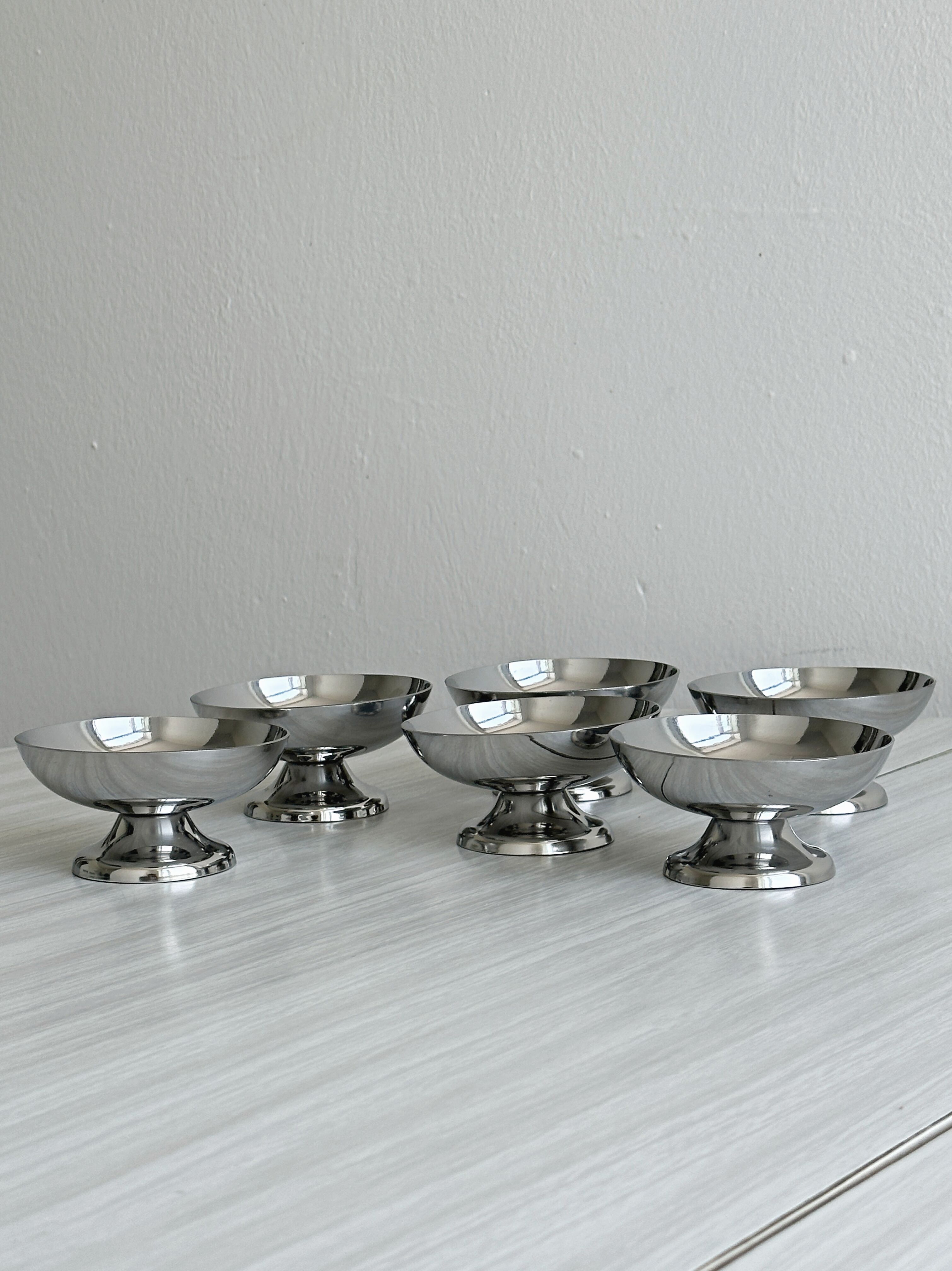 Set of 6 footed bowls